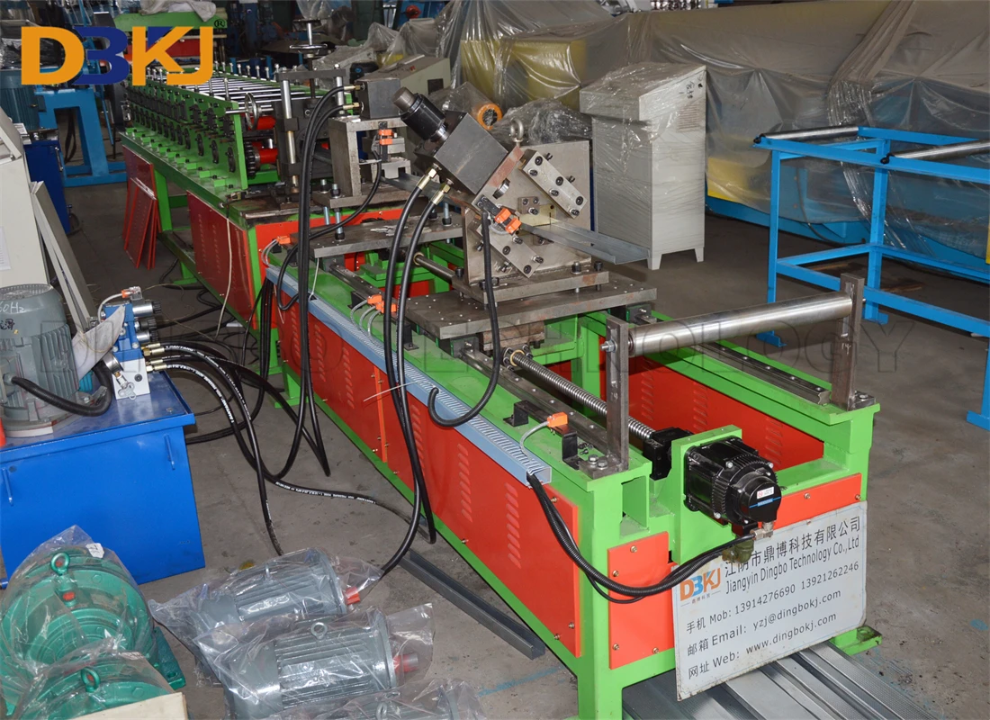 Серводвигатель для резки и гусеничная роликовая формовочная машина с быстрой скоростью 0-25 м/мин кубический канал металлическая