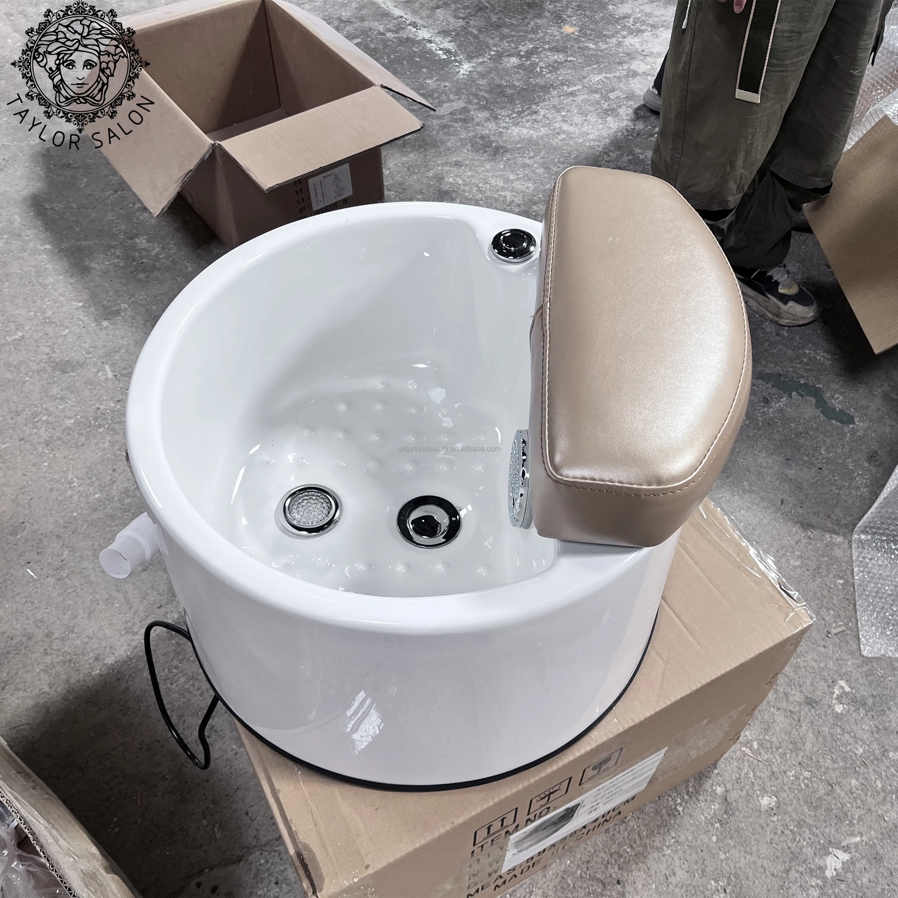 Portable pedicure bowl for foot spa with foot rest