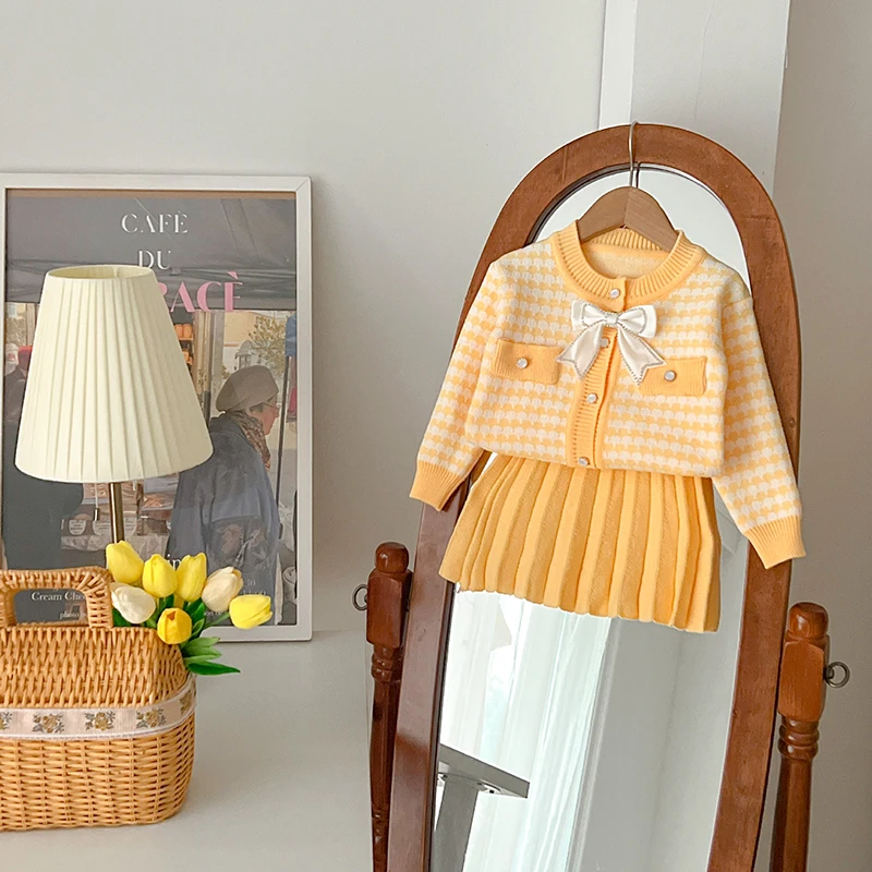New Hot Selling Baby Girls Knitted Clothing Two Pieces Sweater Sets Lovely Girls Bow Sweater and Skirt Suits
