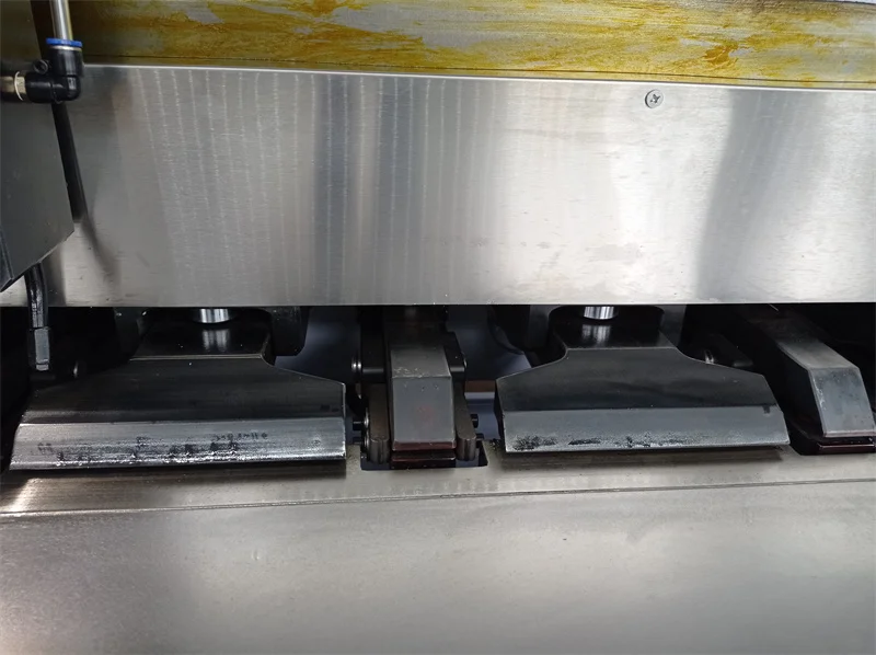 Stainless steel Vertical back and forth V grooving groover cutting machine