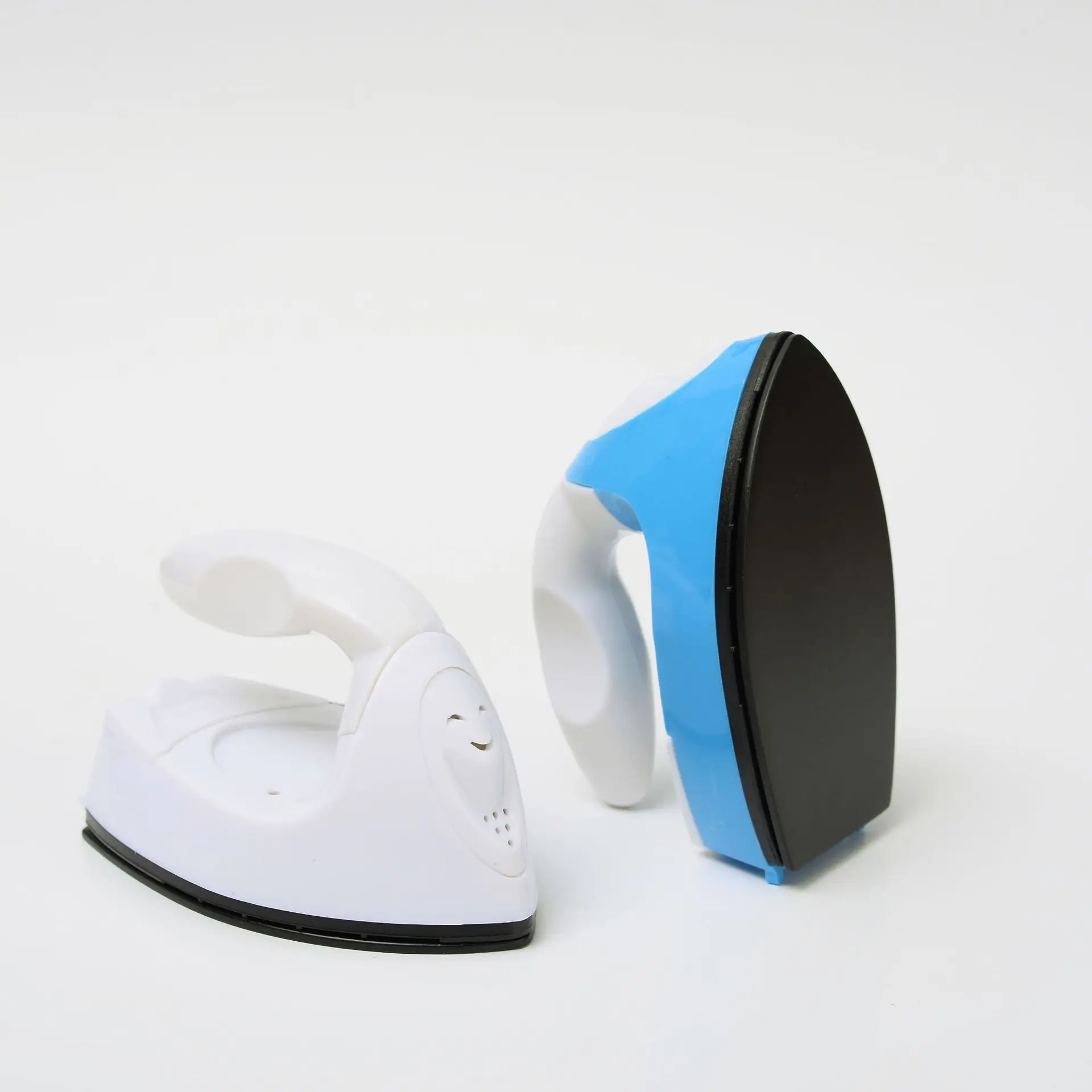 Portable Mini Electric Hair Iron with Ceramic Soleplates for Household Use and Travel for Clothing