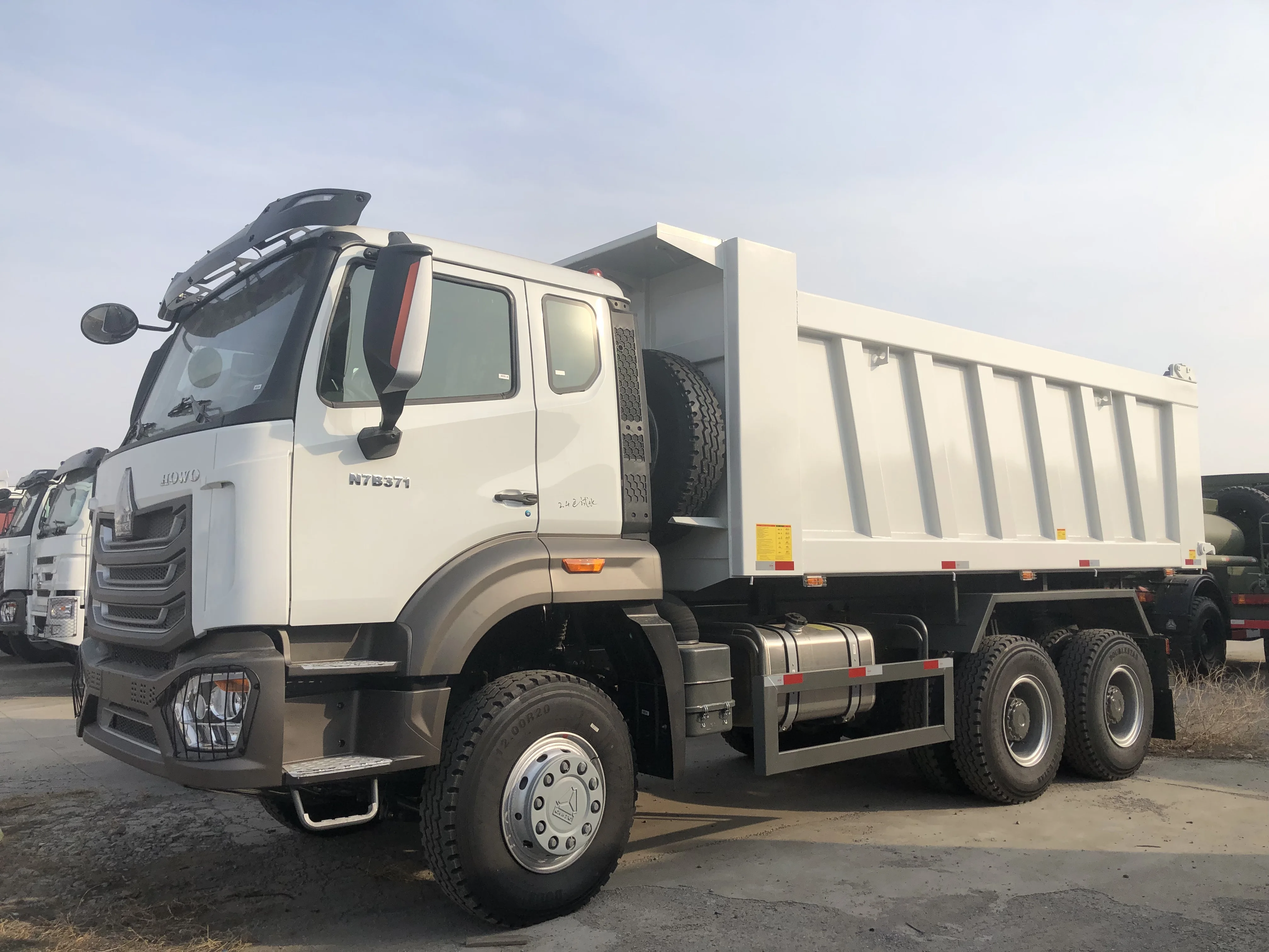 2025 Sinotruk 10 Tires 20M3 Hohan 6x4 40 Ton New 400Hp NX Model Tipper Truck