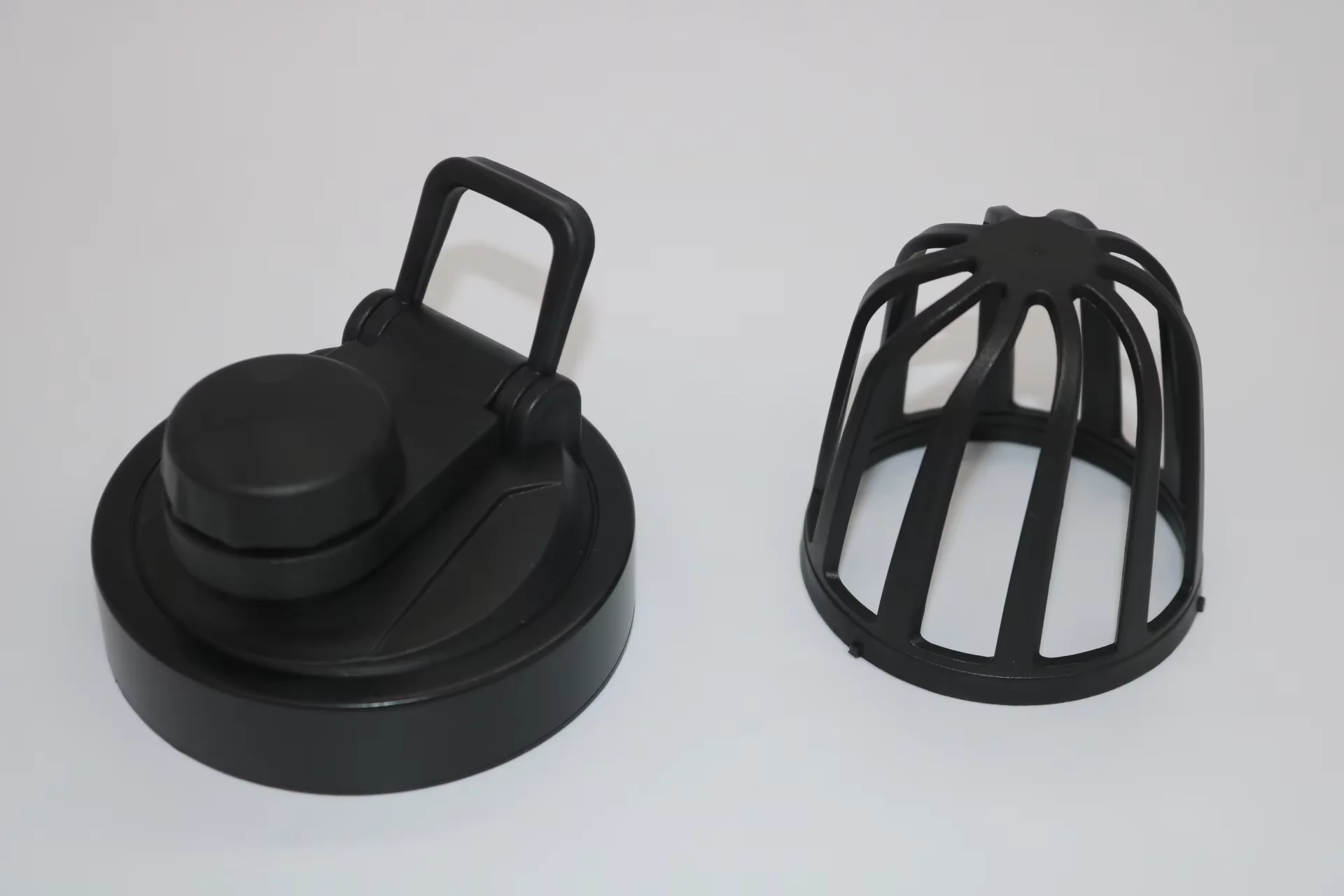 600ml Hot Sale Bottle Water Gym With New Lid Stainless Steel Protein Shaker Bottle with Strainer