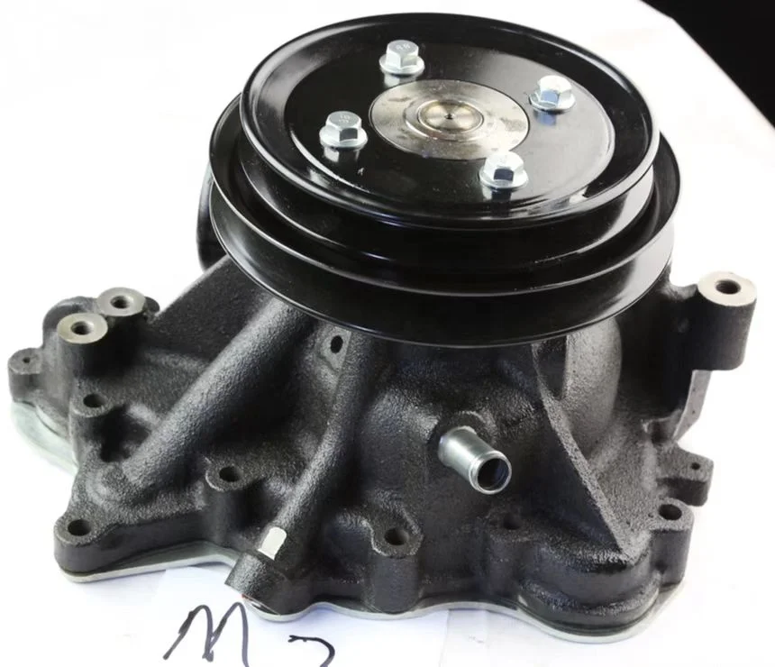 truck engine parts FV415 8DC9 water pump for Mitsubishi fuso OEM ME095657