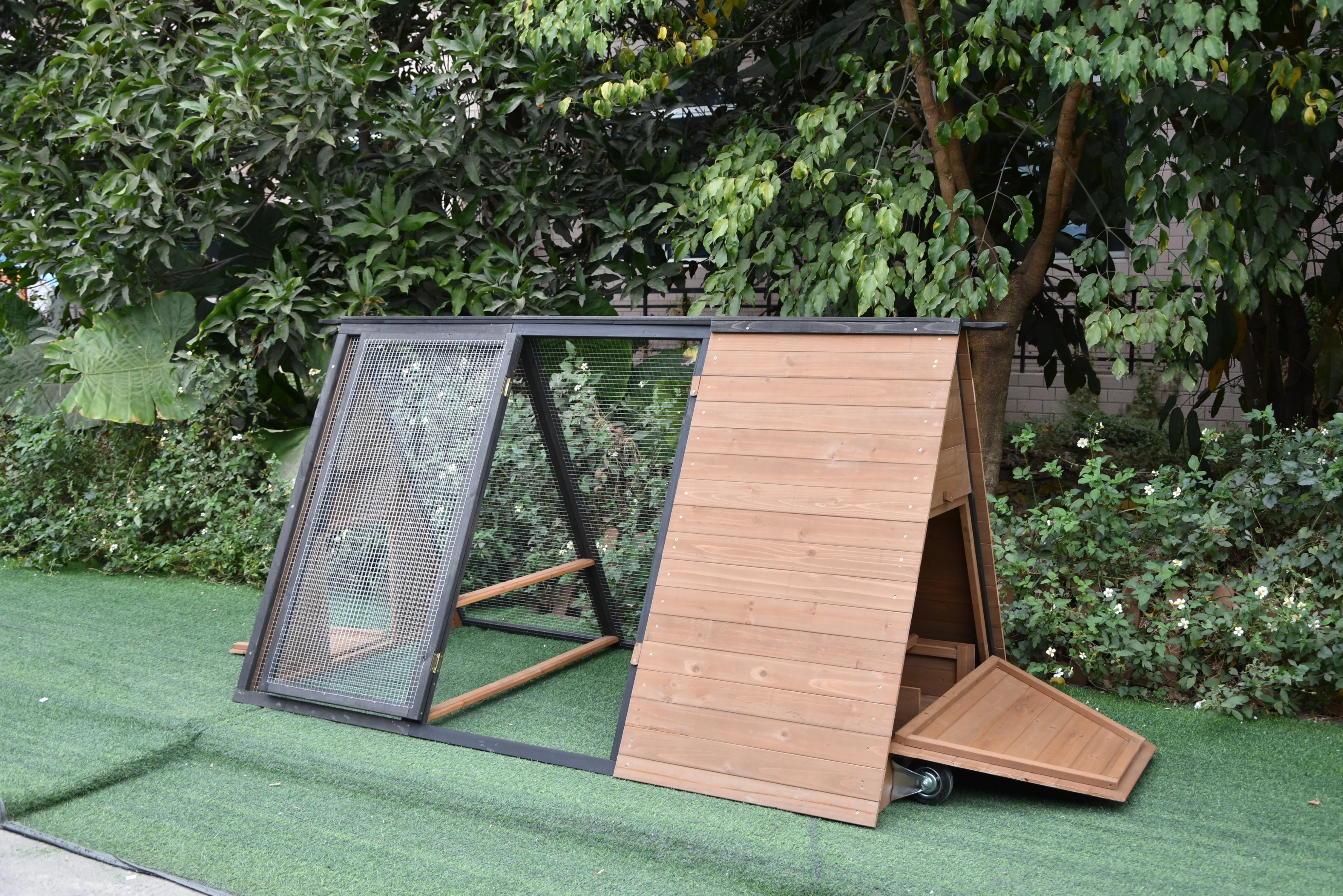Wood backyard chicken coop wooden backyard hen house ,movable with two wheels
