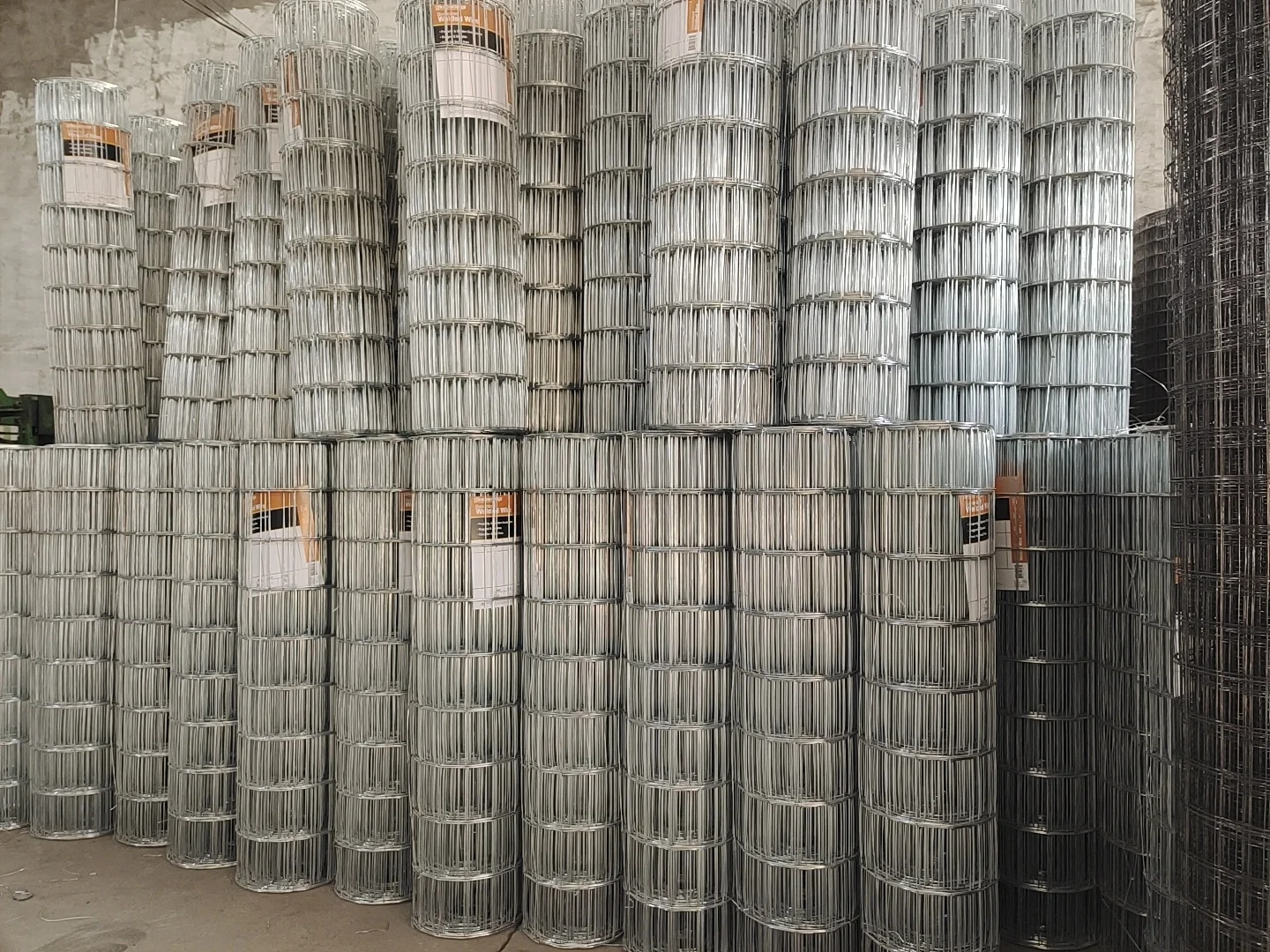 Iron Wire Mesh Fence Galvanized Welded Panel 2x2 Pvc Coated Mesh Panels Metal Steel Garden Fence Security Fences Powder Coated