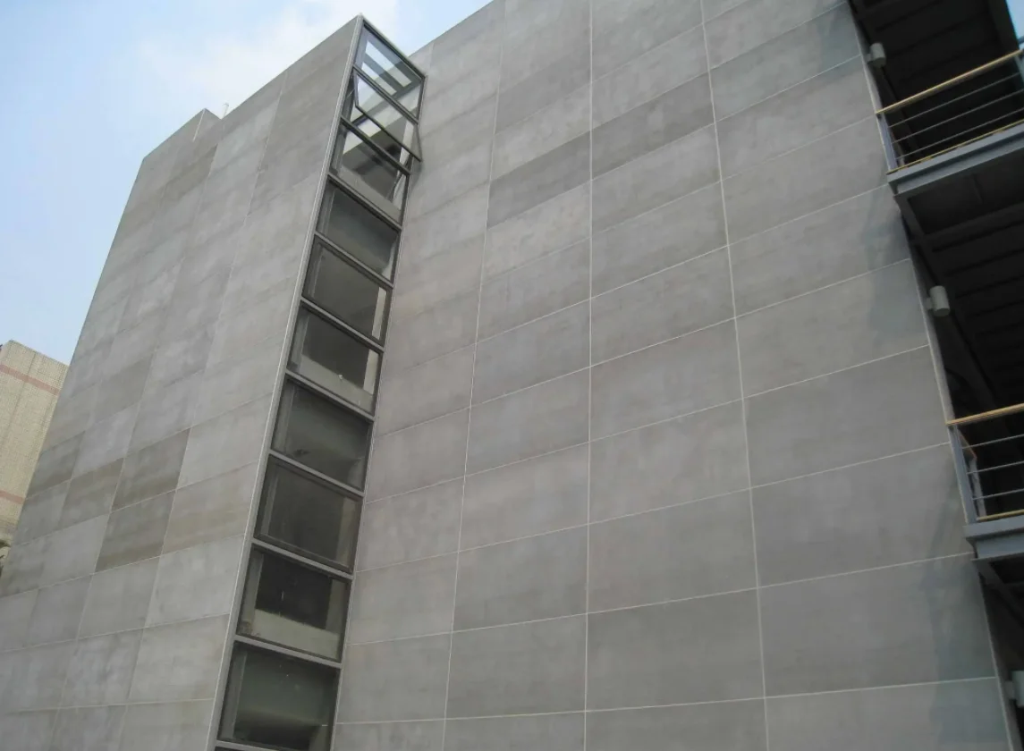 New Building Construction Materials Wooden Texture Fiber Cement Board Exterior Wall DecorationWaterproof Fireproof Wall Cladding