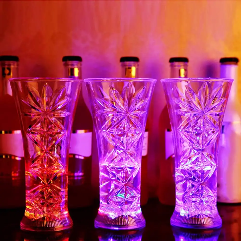 Snowflake LED Flashing Color Change Water Activated Light up Beer  Whisky Mug LED Glasses for Bar Night Club Christmas Party
