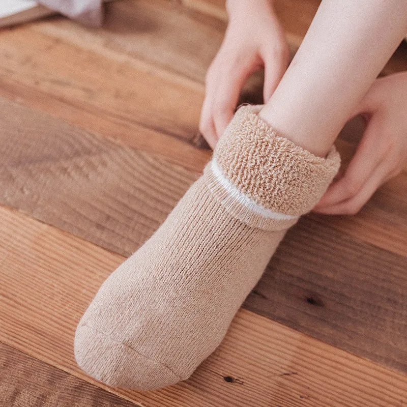 Wholesale High Quality Unisex Cozy Winter Knitted Wool Fuzzy Thick Socks Warm Soft Solid Casual Sports Socks