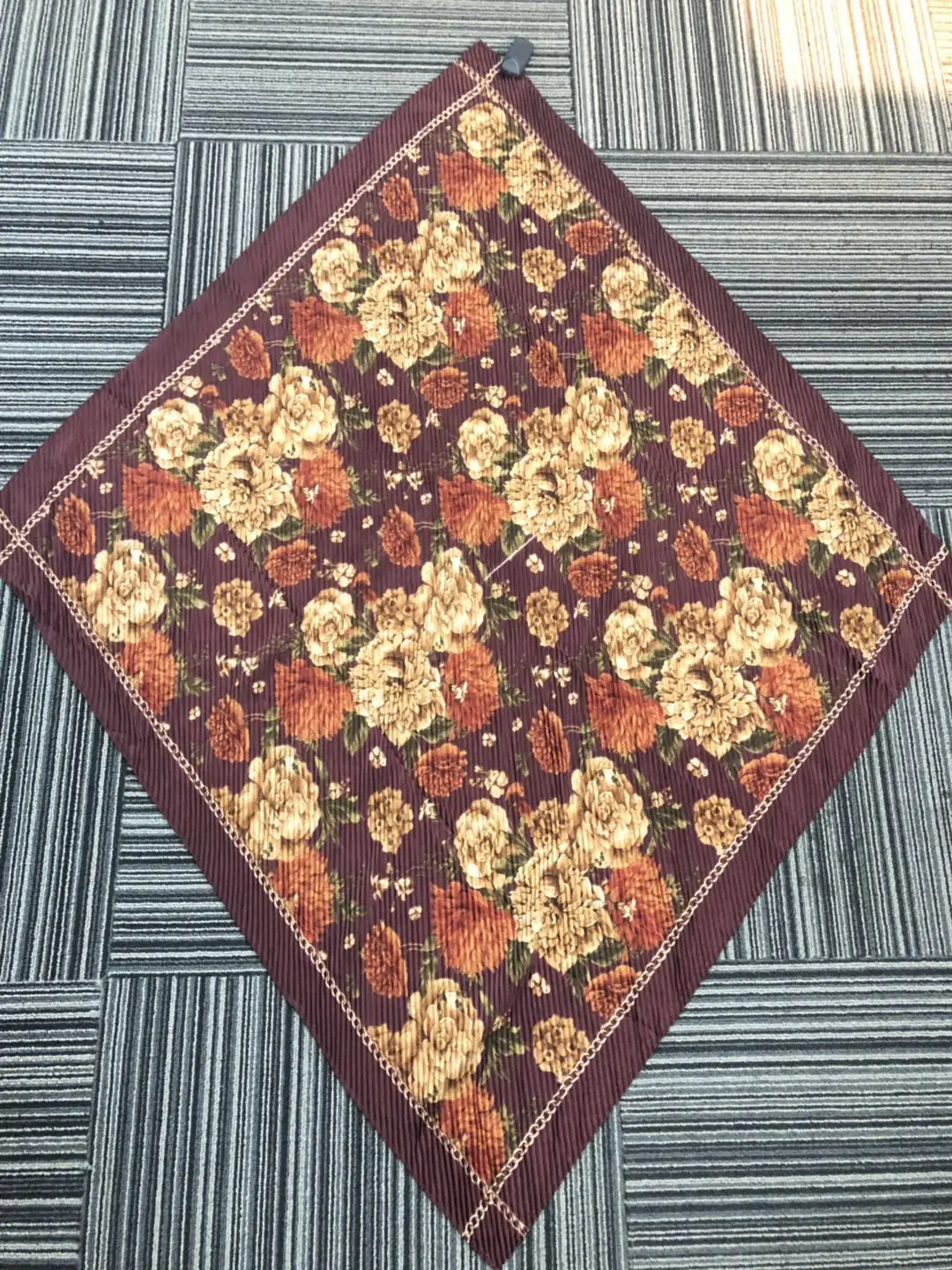 2022 Luxury cosmetics brand Promotional lady pleated scarf crinkle scarf for neck hair bag fashion accessory