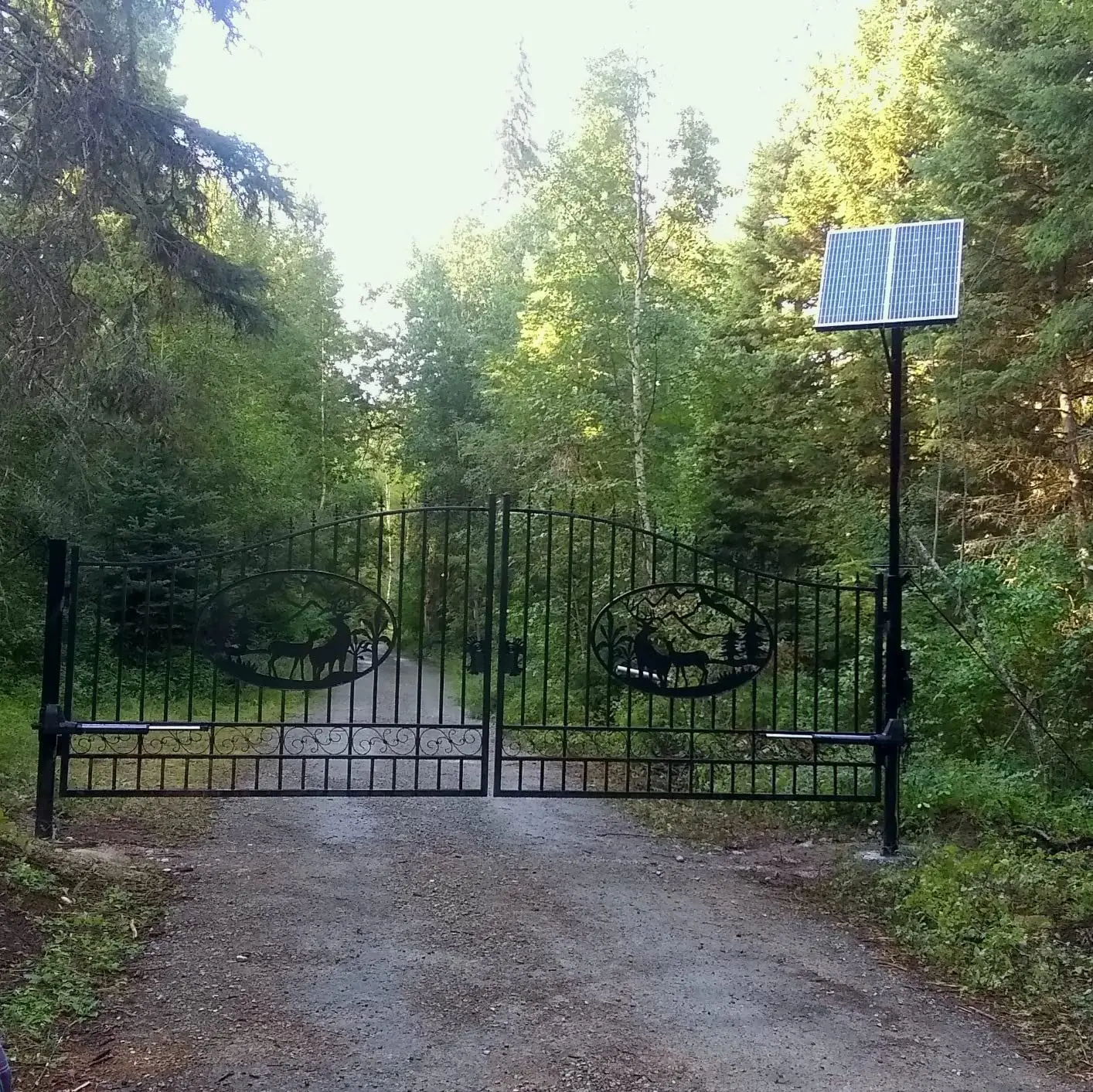 Swing Gate Motor Dual Swing Gate Opener Heavy Duty Automatic Gate Motor for Double Swing Gates Up to 18ft per Arm