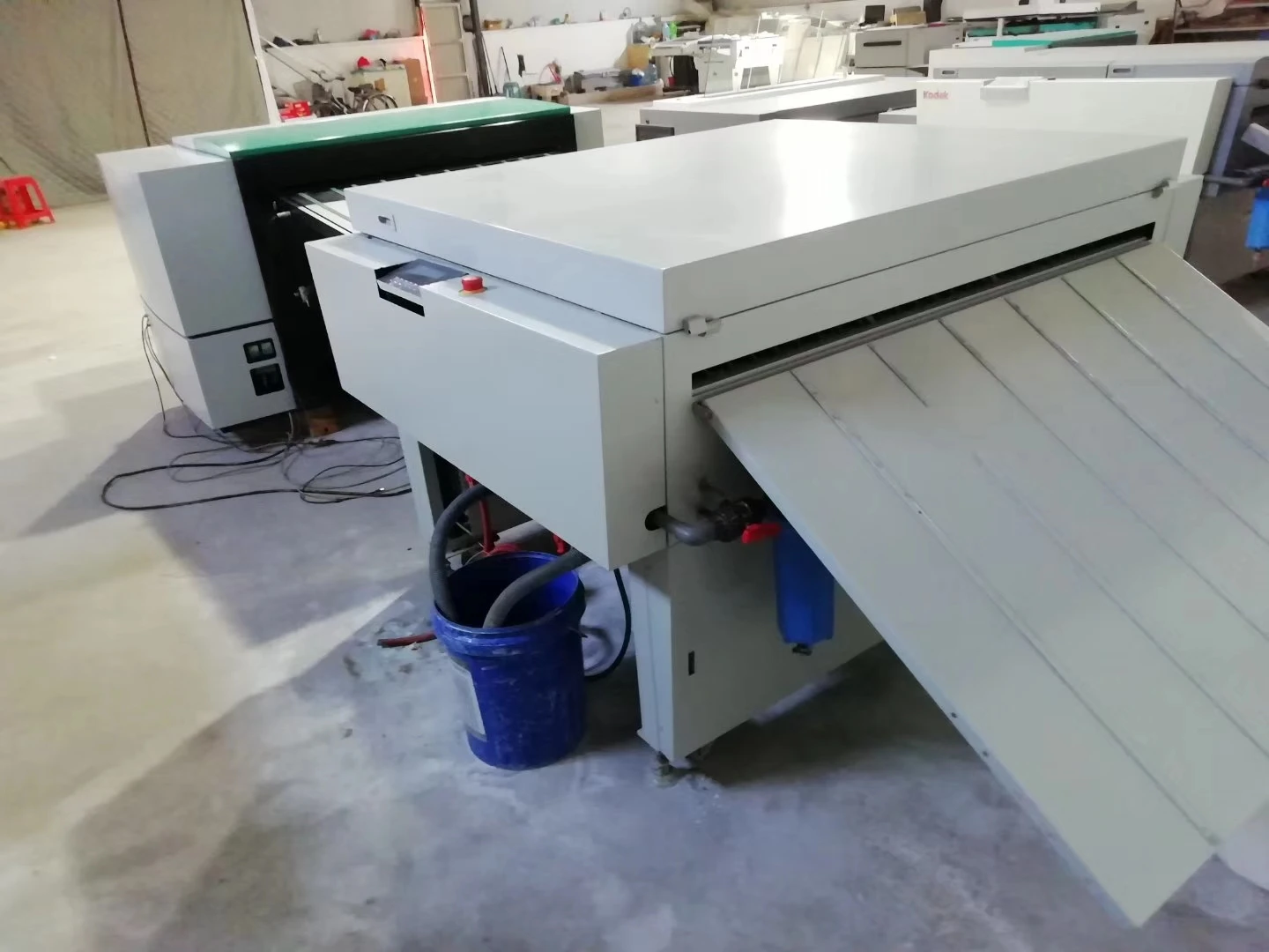  Используется компьютер UV CTP для создания пластин