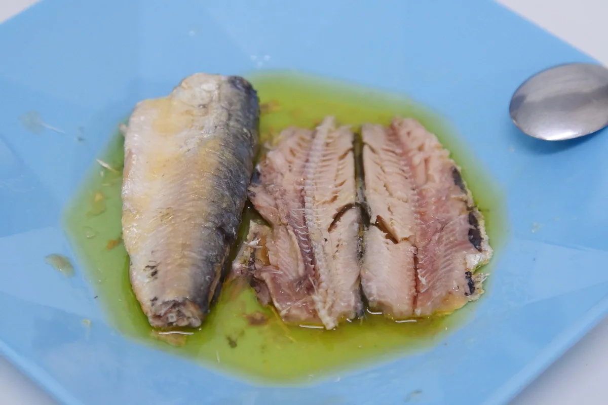 Factory price canned sardine in tomato sauce/Fish canned sardines