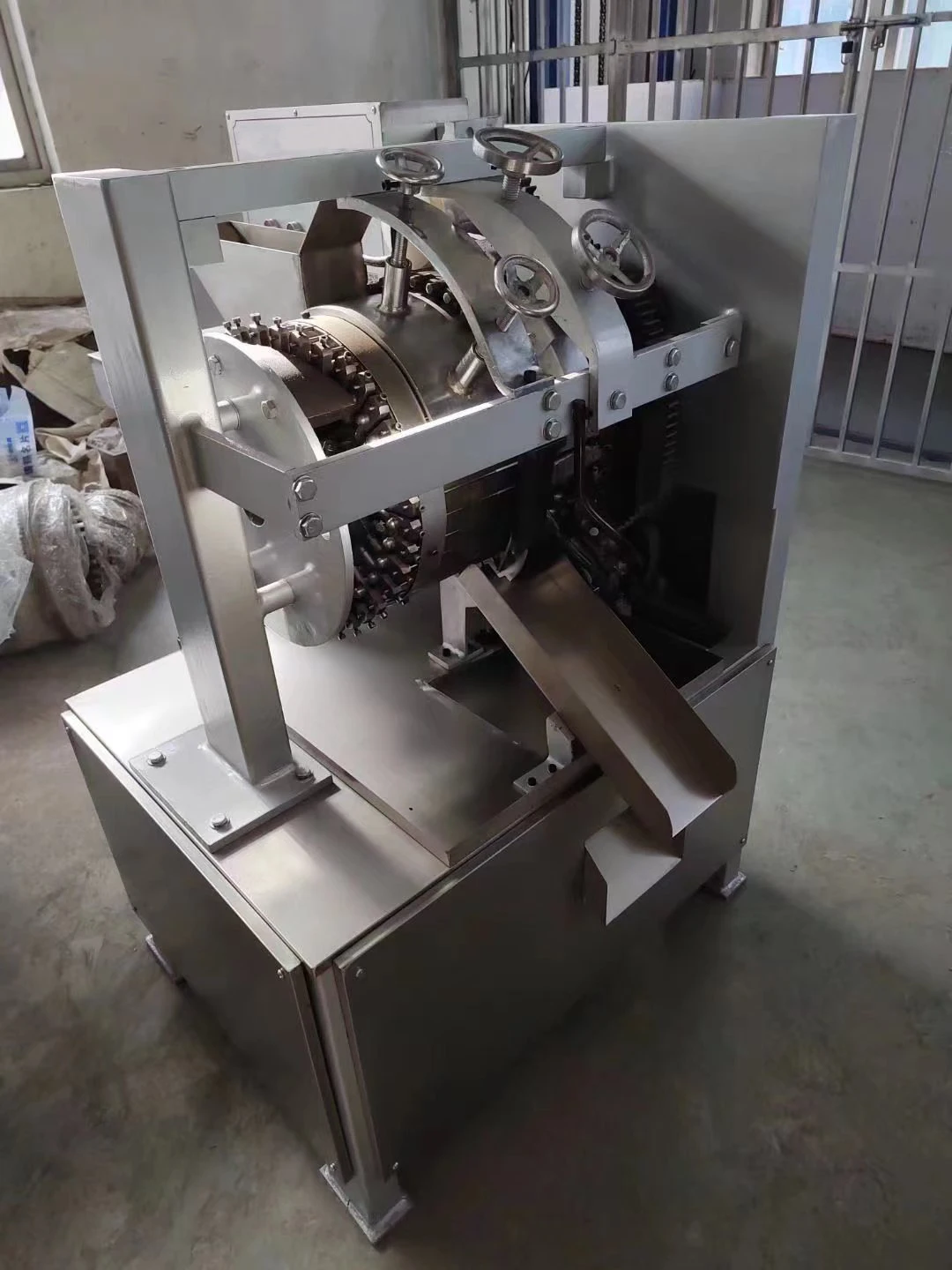 High Precision Hard Candy Lollipop Make Machine Manual Candy Maker Ball Shape Lollipop Toffee Candy Machine For Production Line