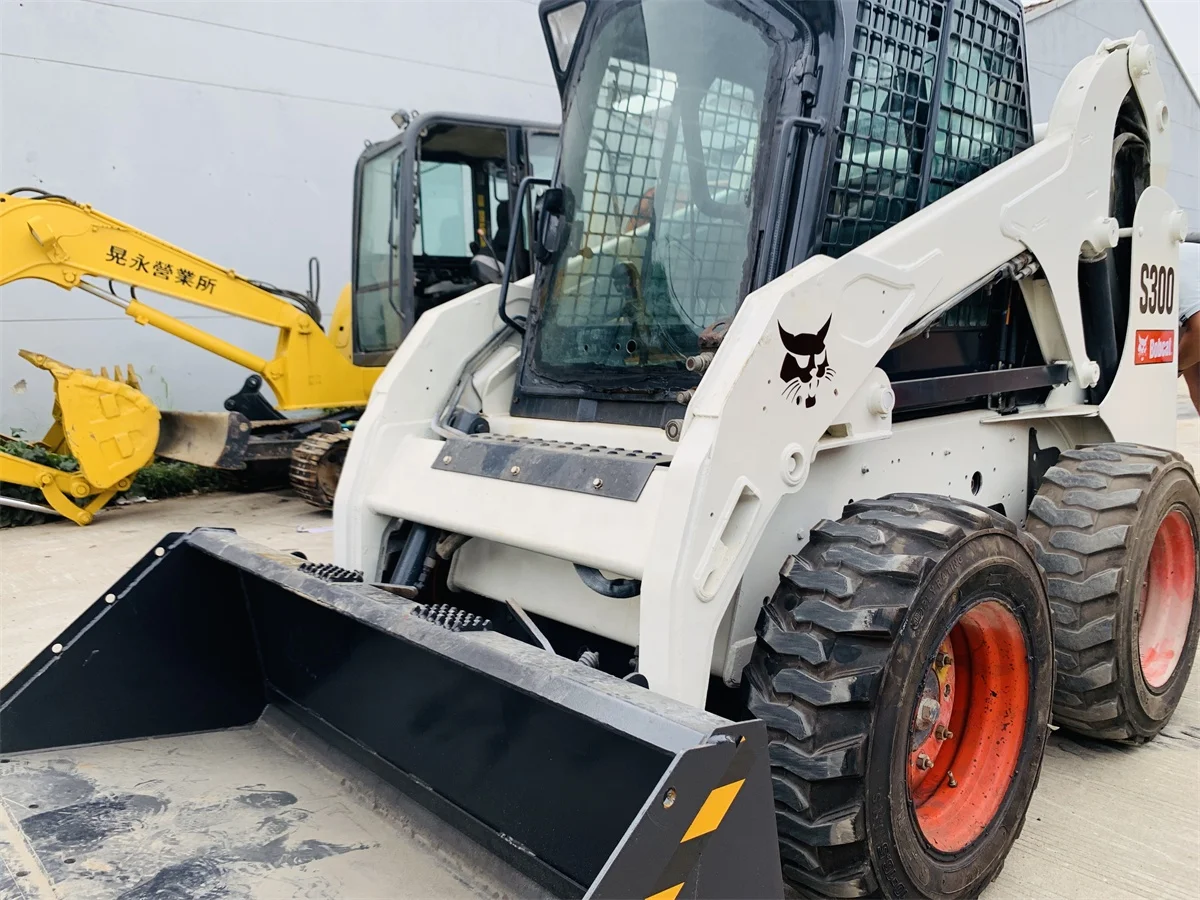 Good Condition Used Bobcat S300 Mini Skid Steer Loader, Used Bobcat Skid Steer Loader Provided ORIGINAL Japan Engine Skid Loader