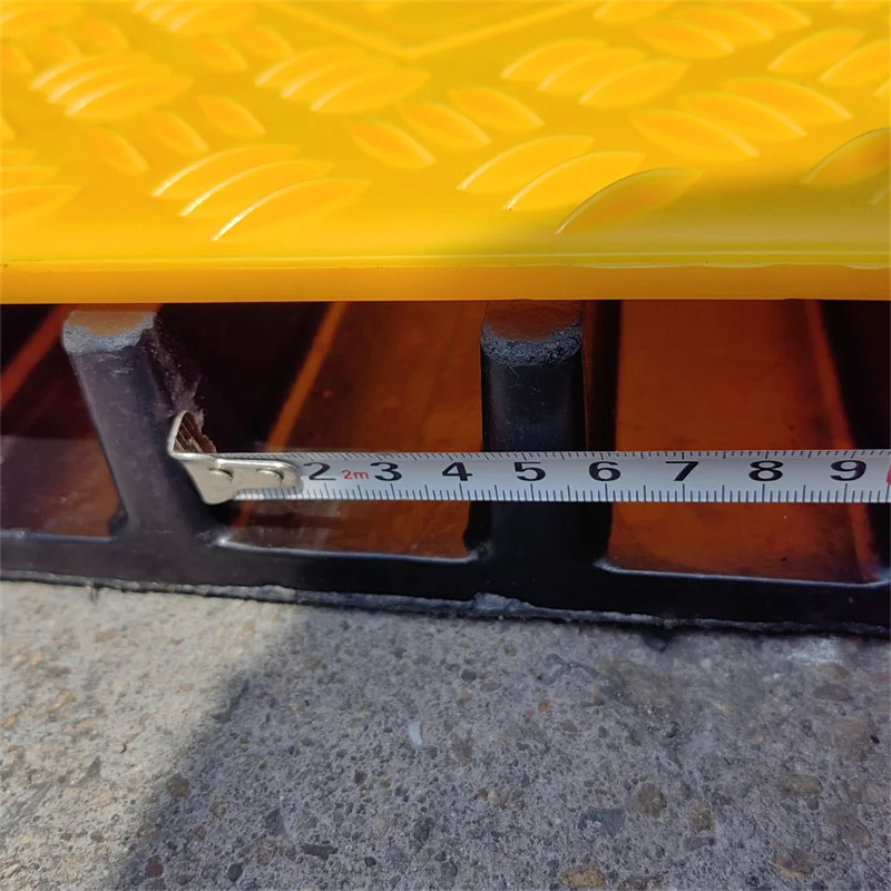 Outdoor 5 Ways Cable Protector Drop Over Cable Ramp 5 Channel
