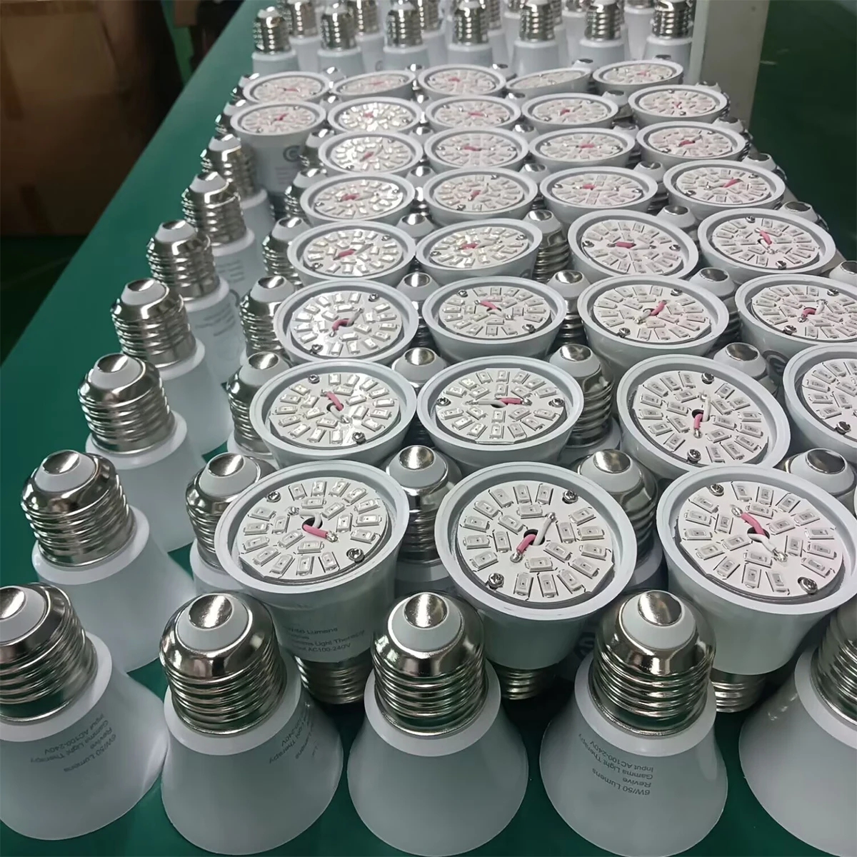 Red Bulb Light 670nm Red Bulb Sleep Therapy - promotes natural sleep aid