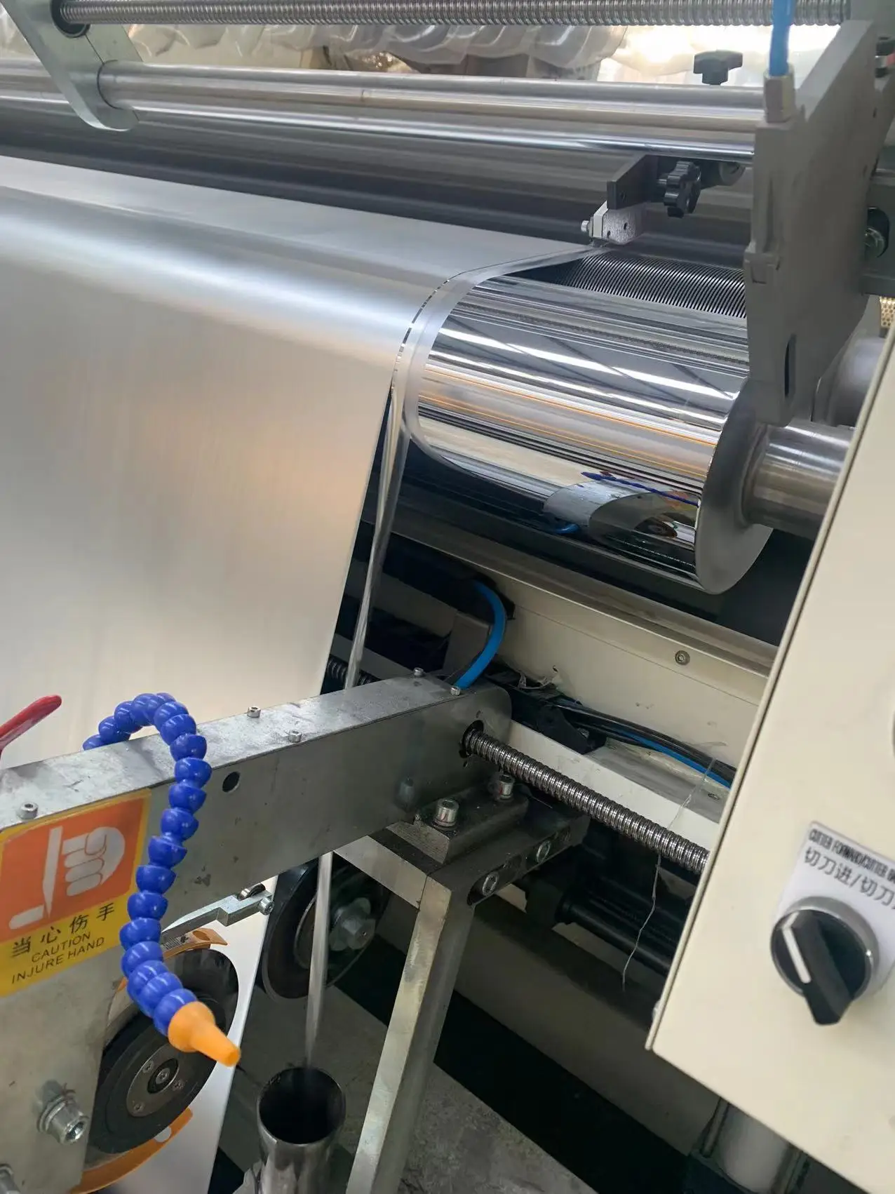 Excellent Performance in Heat and Insulation VMPET Aluminum Foil coated PE Metal Roof Insulation Roll