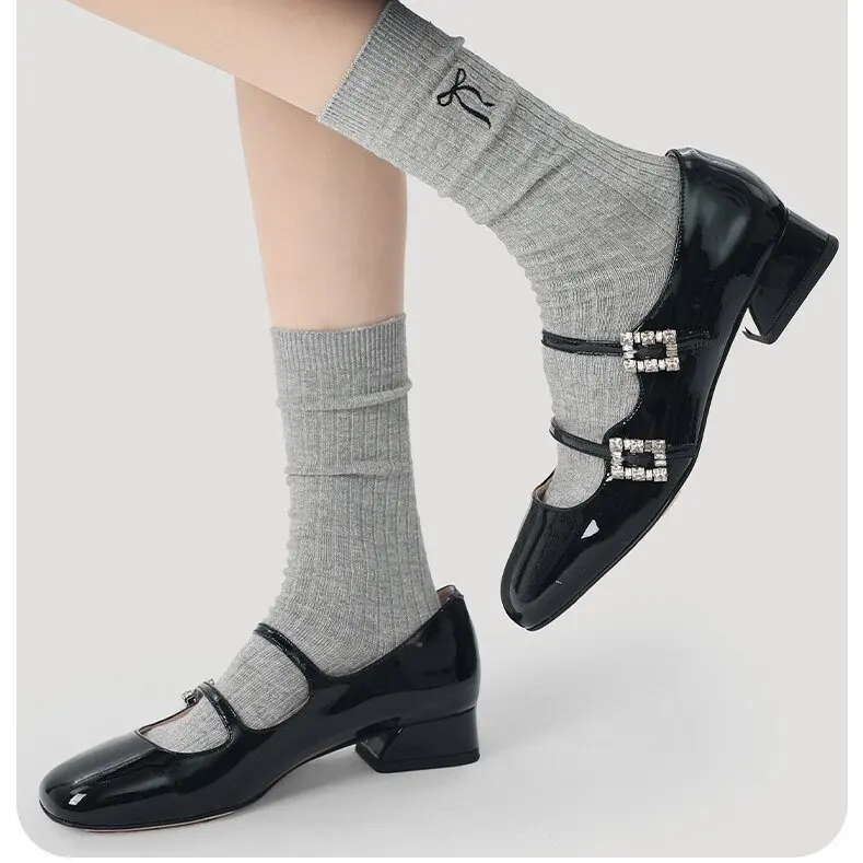 REMOULD High Quality Custom Made Sports Embroidery Knitted Socks Grip Embroidered Socks Custom logo