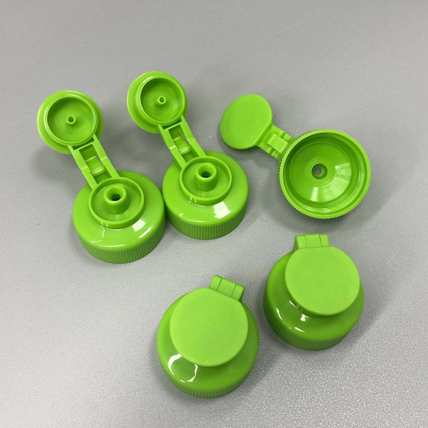Good Sealing 28mm Plastic Shower Gel Bottle Flip Top Screw Cap 28/400 ribbed side special shape flip cap For Tomato Sauce Bottle