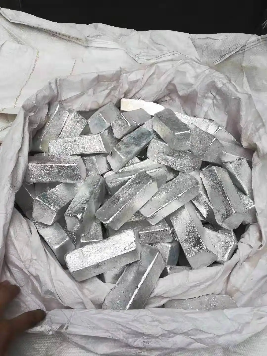 Magnesium Ingots and Mg End Pieces Mg Ingot 99.9%, 99.95% Price