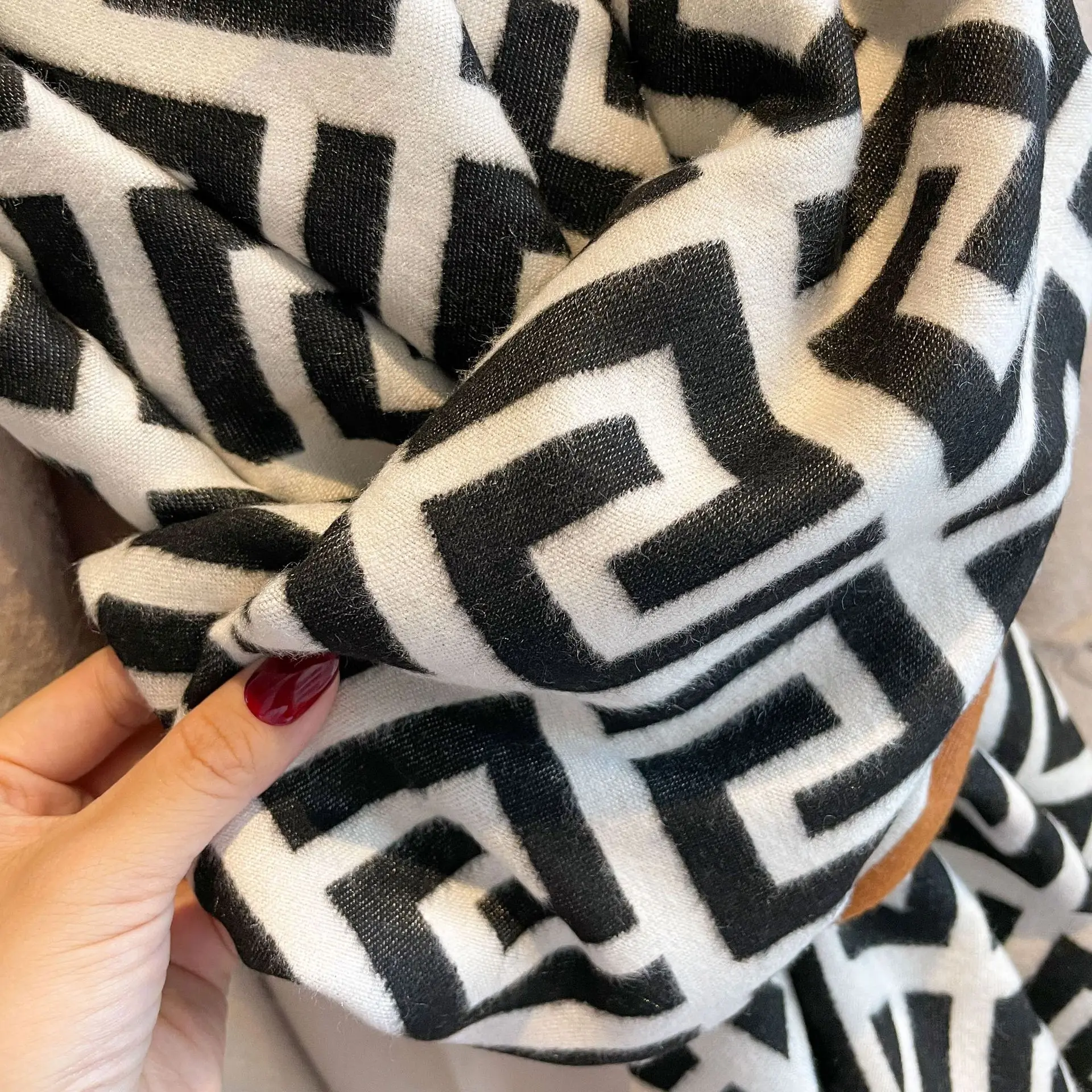 2022 Winter Designer Scarfs Zipeiwin Cashmere Shawls Fashion Long Stoles for Ladies