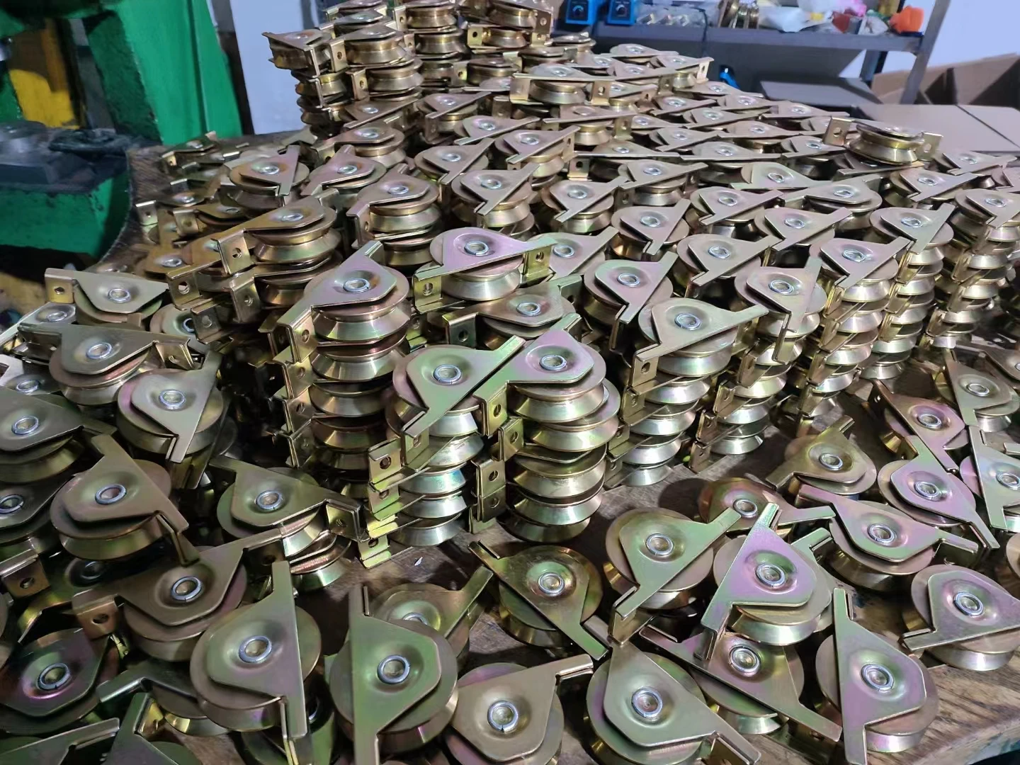 V groove Sliding Gate Wheel Roller with Internal mounting Support bracket