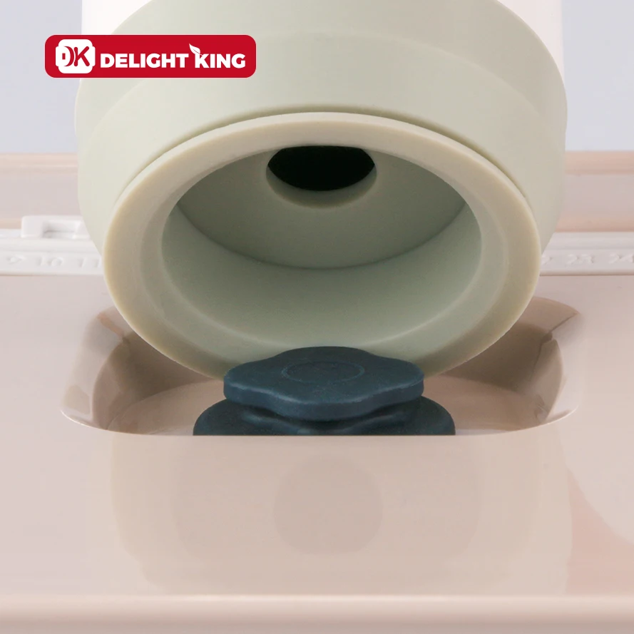 Vacuumed glass food container with vacuum rod for keeping food fresh glass food containers set