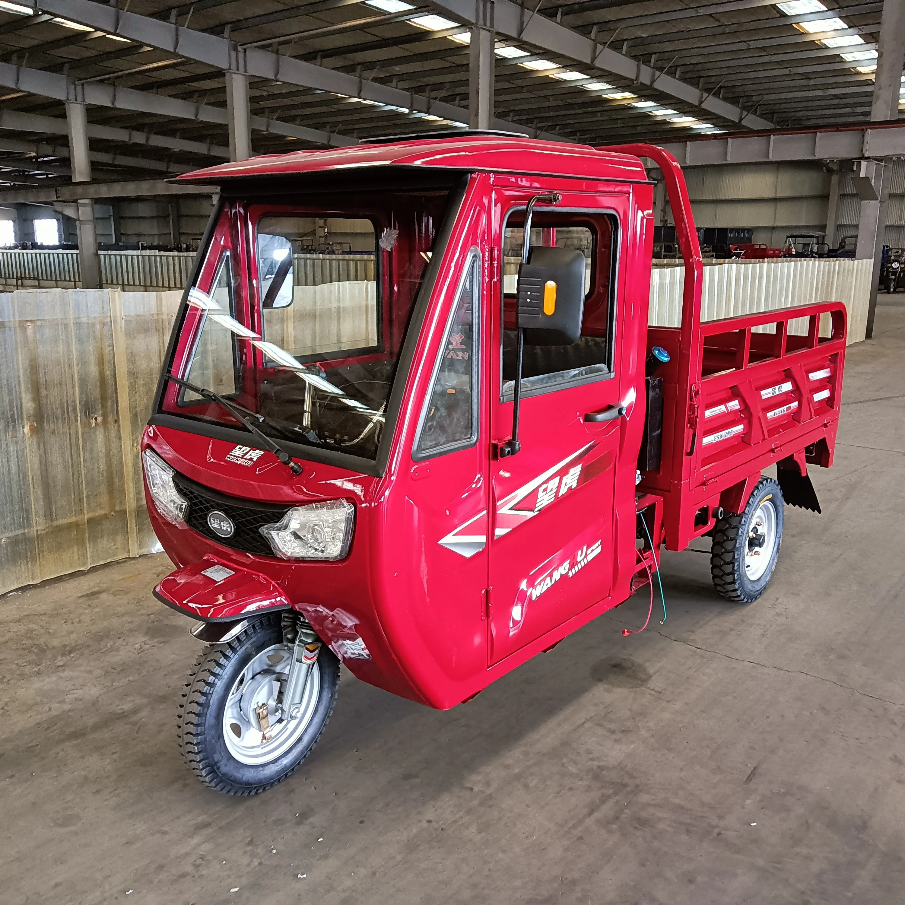 Semi-enclosed Fuel Oil Three Wheel Motorcycle Five Water Cooled Self Unloading Load king Climbing Wang