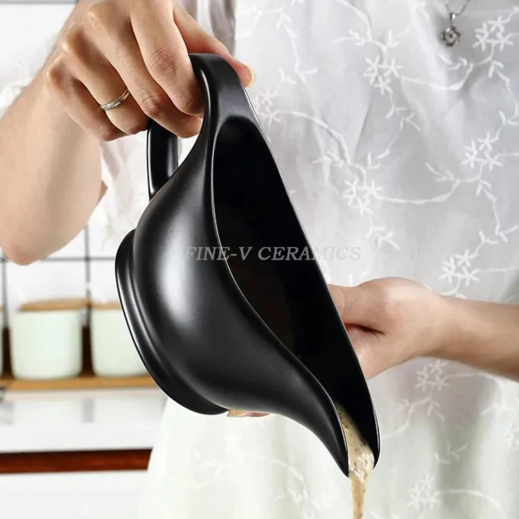 Serving Dish Dispenser For Sauces Dressing and creamer With Saucer For Thanksgiving 11 Oz Ceramic black gravy boat With Tray