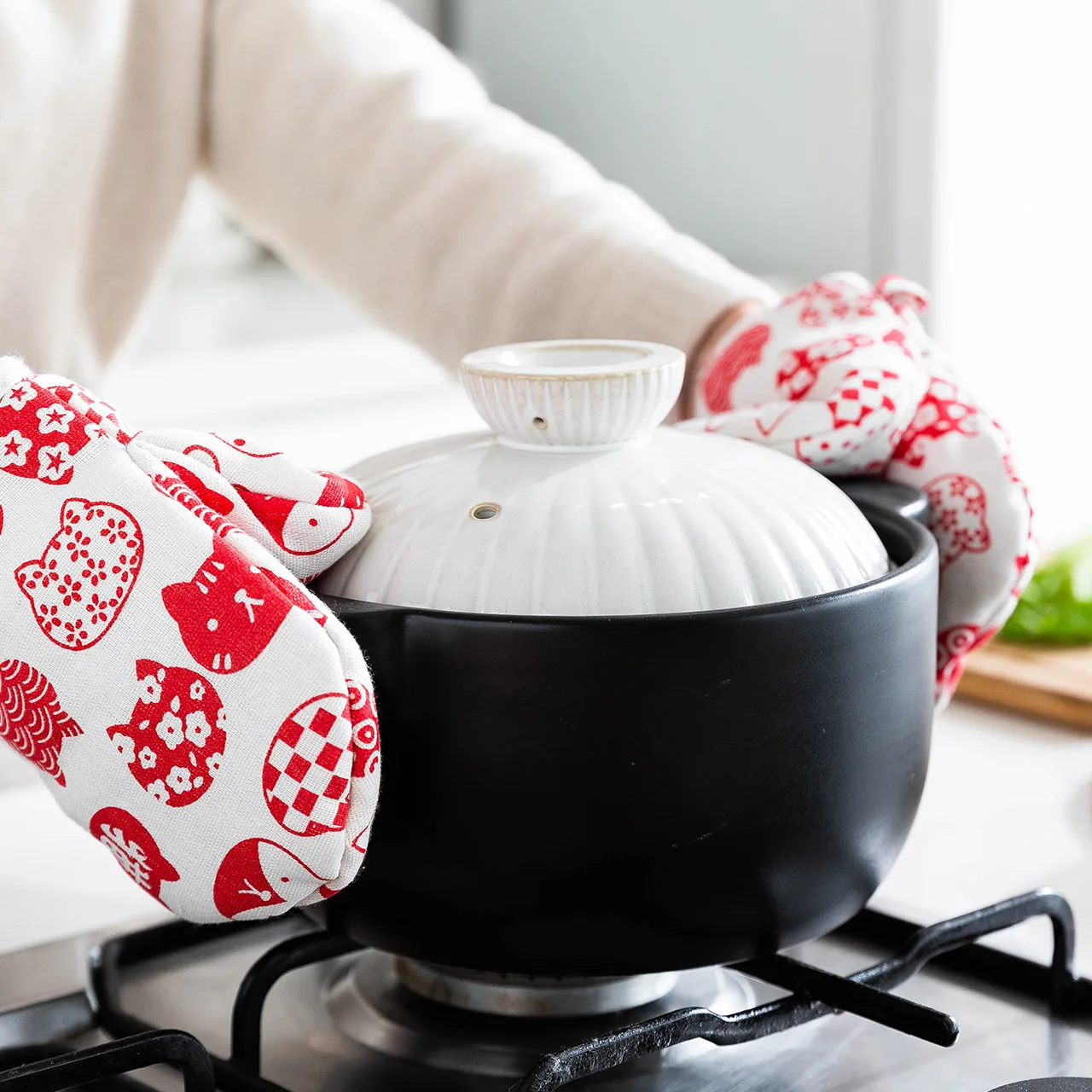 Огнезащитные варежки MONAZONE синего и красного цвета для печи