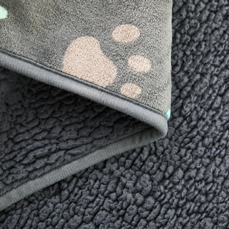 Factory Wholesale Customizable Luxury Soft Flannel Sherpa Fleece Bed Blanket Waterproof Dog Paw Printing Blanket For Dog Nap