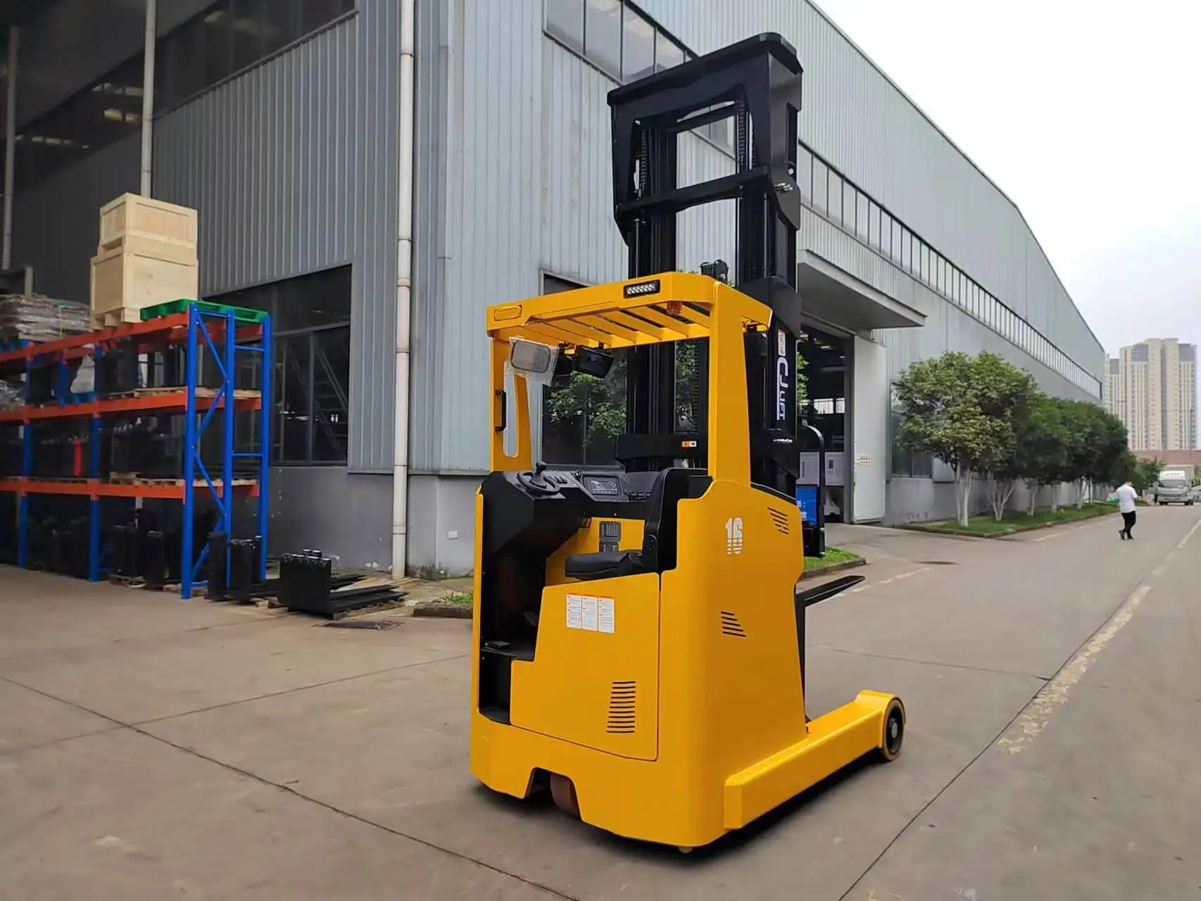 1.5ton Electric Reach Stacker Truck 1500kg stand On Electric Forklift reach Truck with curtis controller