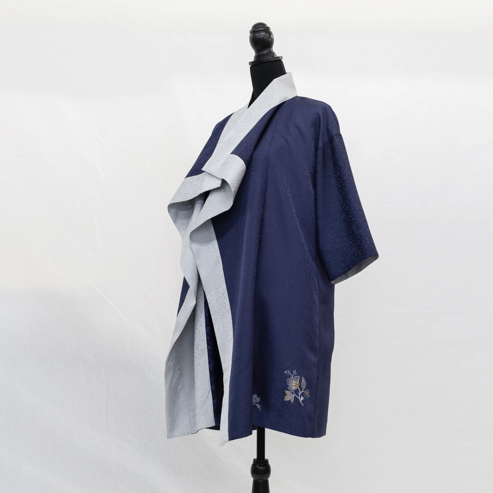 A gorgeous one-piece dress quilted Japanese kimono dress costume