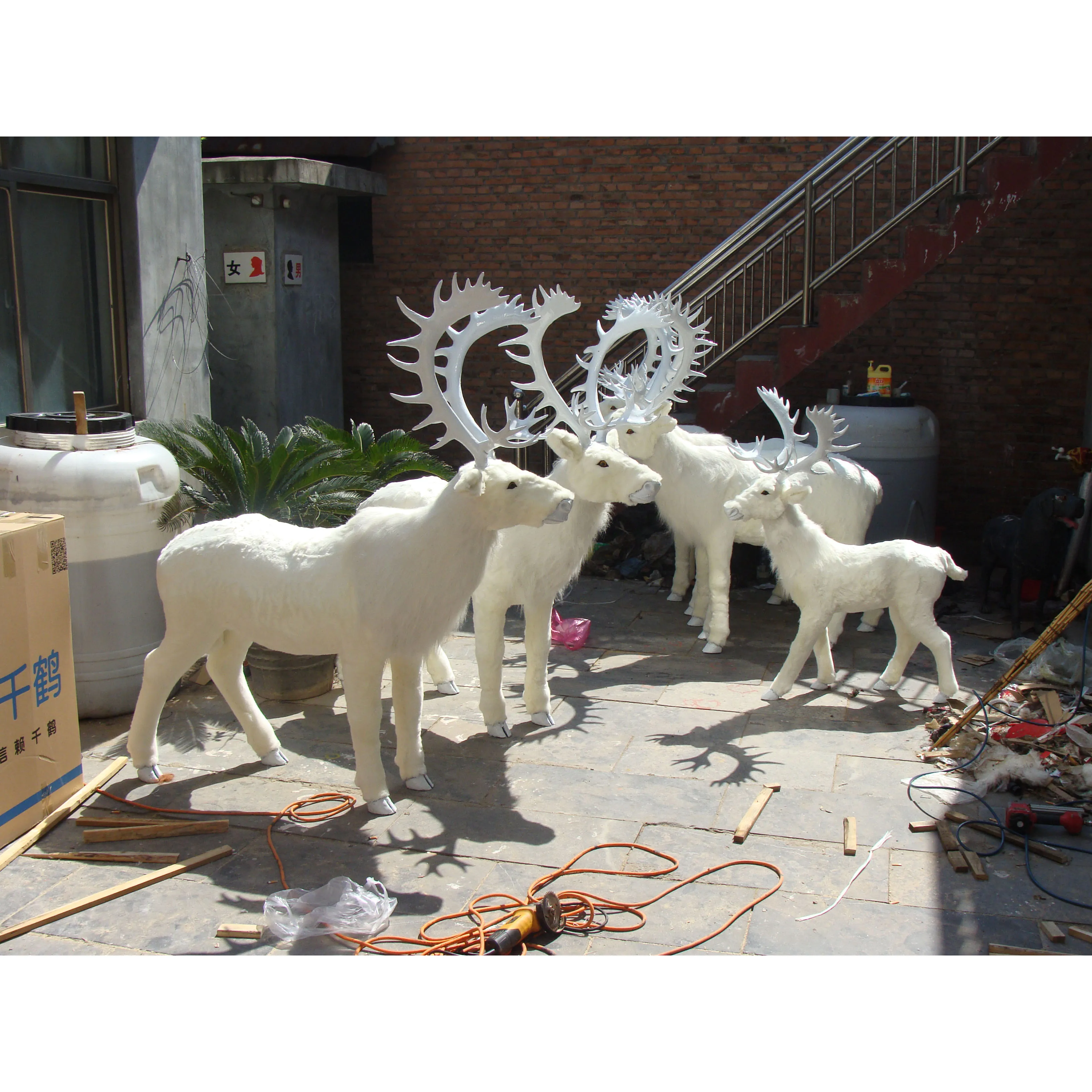 На открытом воздухе имитация оленя белый стоящий олень статуя реалистичные лоси рождественские украшения