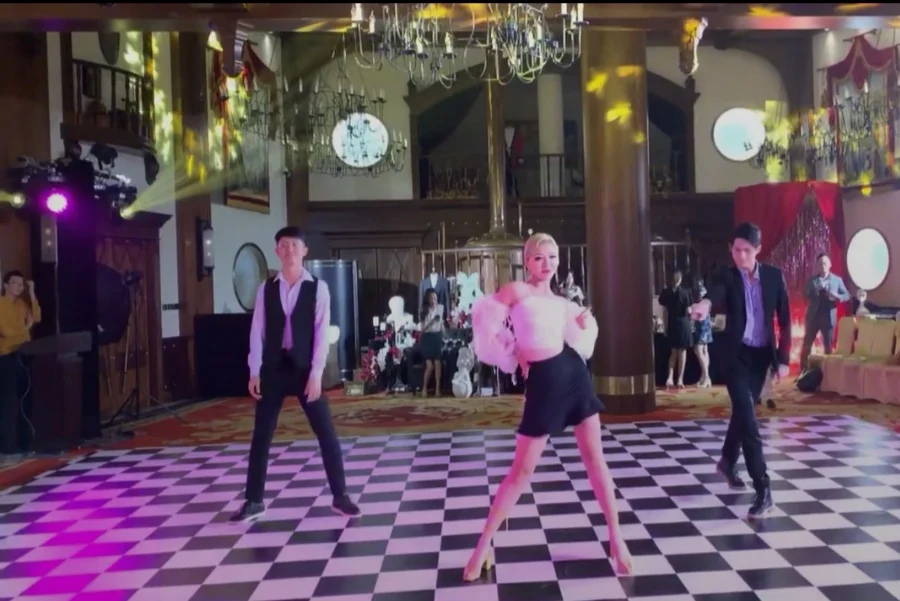 WHITE AND BLACK WEEDING.jpg