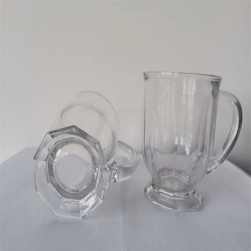 Factory Wholesale Large Capacity drinking glass cup beer glasses with custom logo Shaped Glassware for bar party