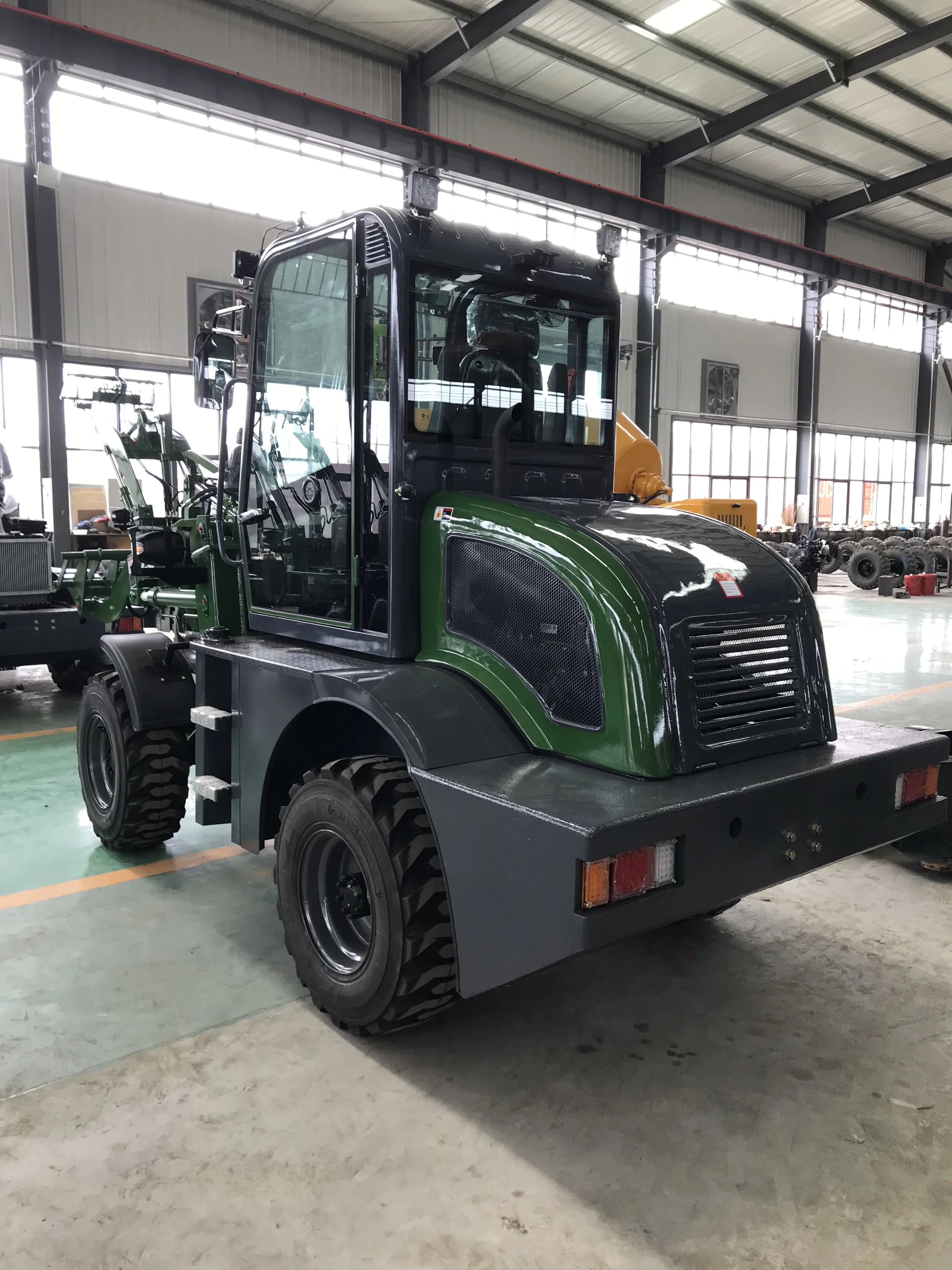 MLE810 Multi Functional Loader Leading Technology Operating Weight 3300kg Free Shipping