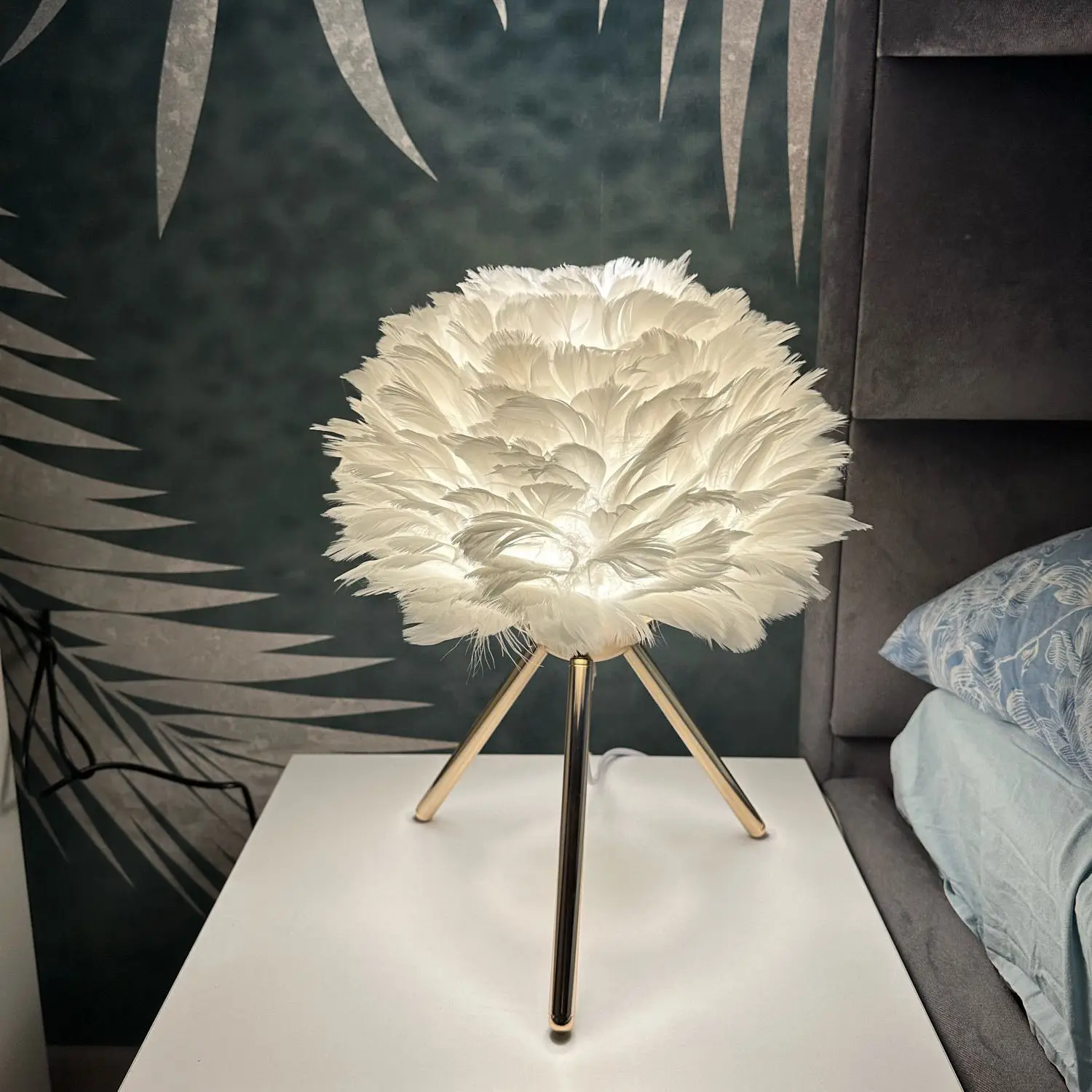 New Feather Table Lamp Ins Nordic Bedside Light Decoration Gold Triangle Bedroom Led Table Lamp
