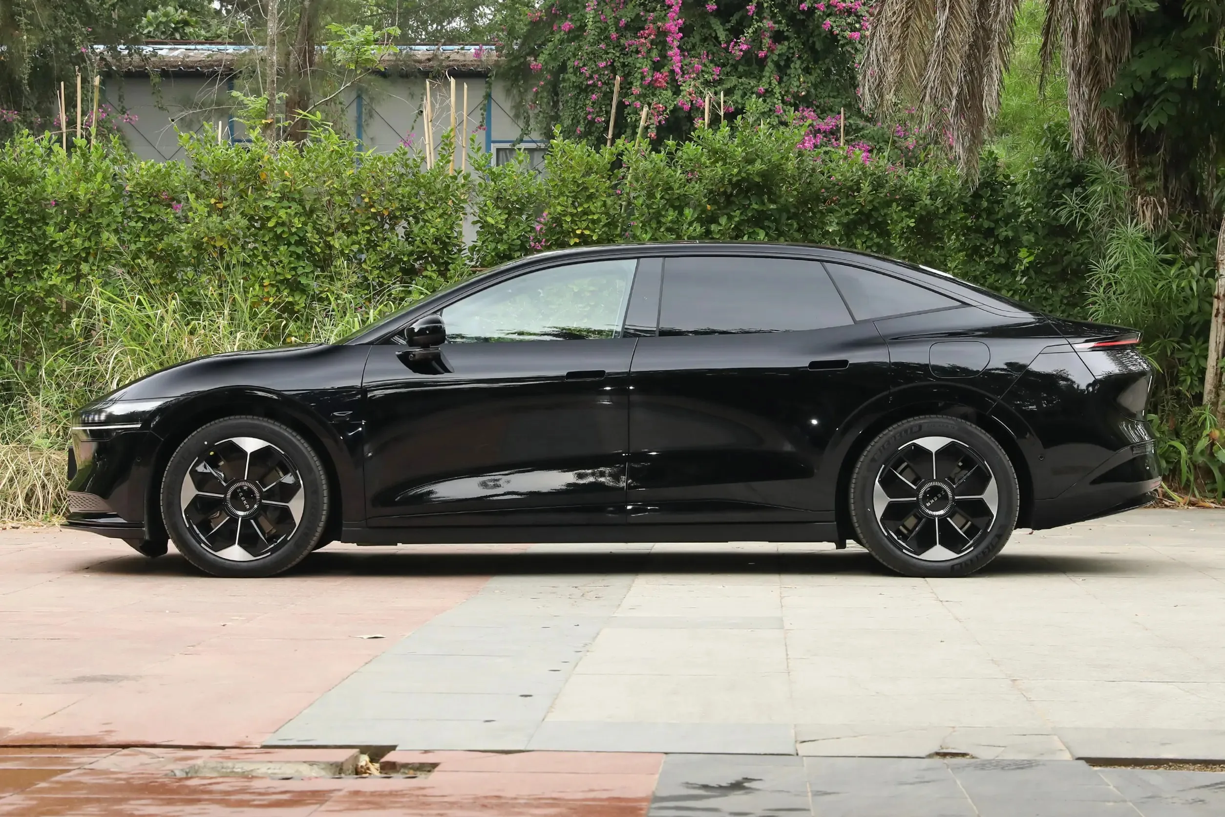 Chinese Hot Selling E Cars Zeekr 007 MPV 4-Door 5-seater Triple Van 688KM Long Range Electric Vehicles For Sale