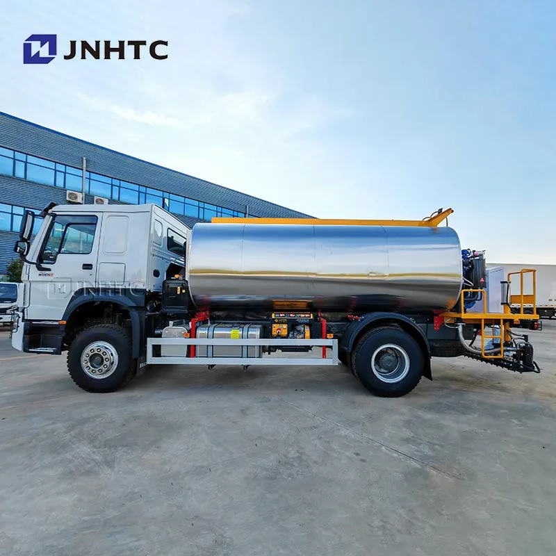HOWO Asphalt Spraying Equipment Truck 4X2 340HP Intelligent Asphalt Spraying Equipment Truck