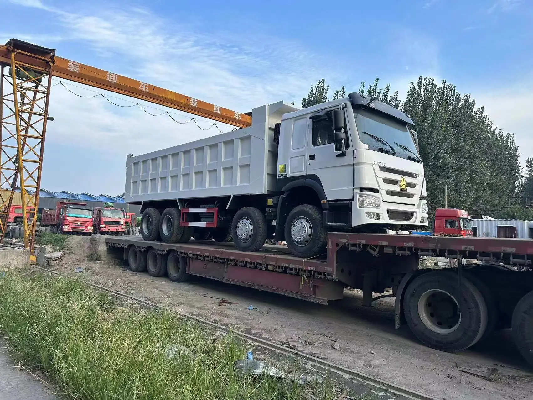 Самосвал howo 30 тонн dongfeng японский Подержанный мини isuzu npr грузовик шахтерский туннельный самосвал 8x4 в Китае