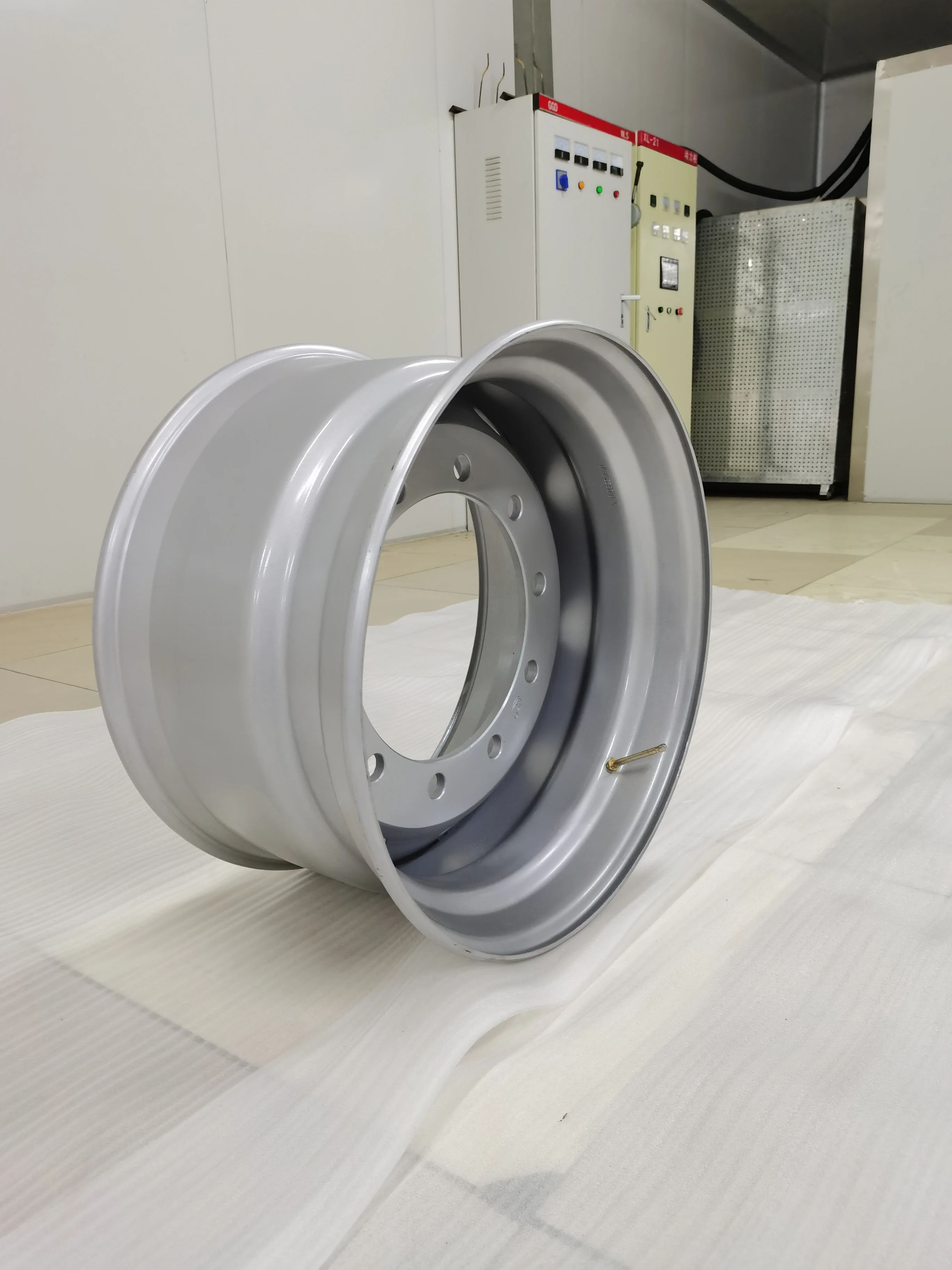 22.5x11.75 0/120/135 offset  steel tubeless wheels 10 bolt holes disc and rim 13R22.5 tire size from China factory