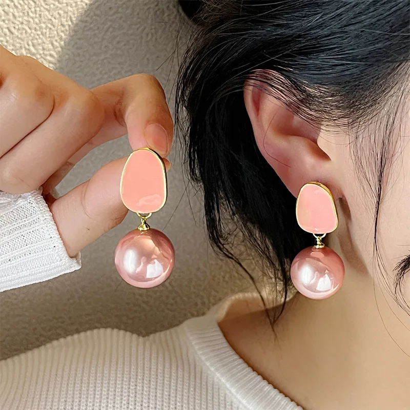Hypoallergenic Needle Korean Fashion Elegant Baroque Pearl Stud Earrings Vintage Geometric Oval Shell Enamel Earrings for Women