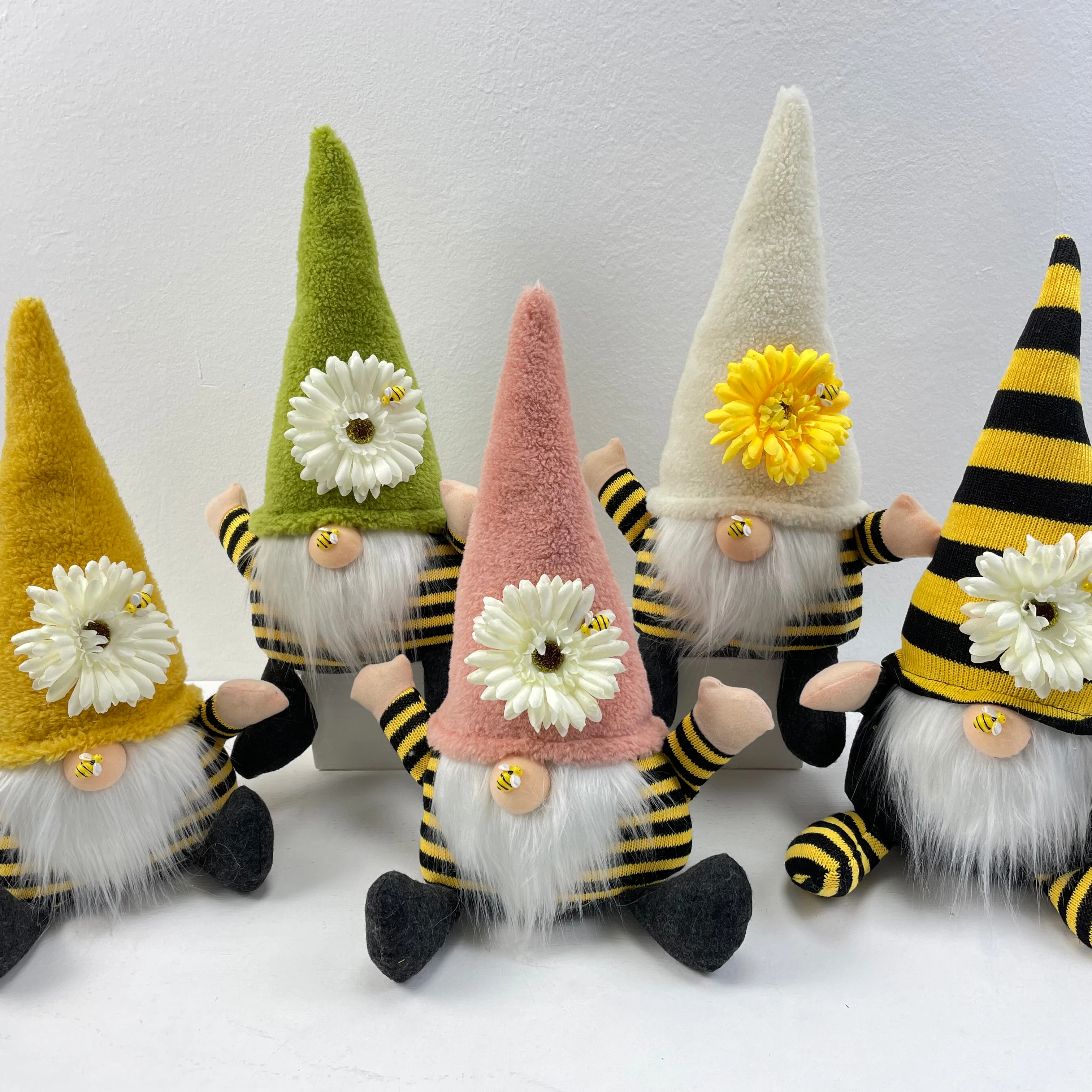 New Design and Hot Sale Bumble Bee Gnomes Plush in Welcome Pose Gnome Ornaments