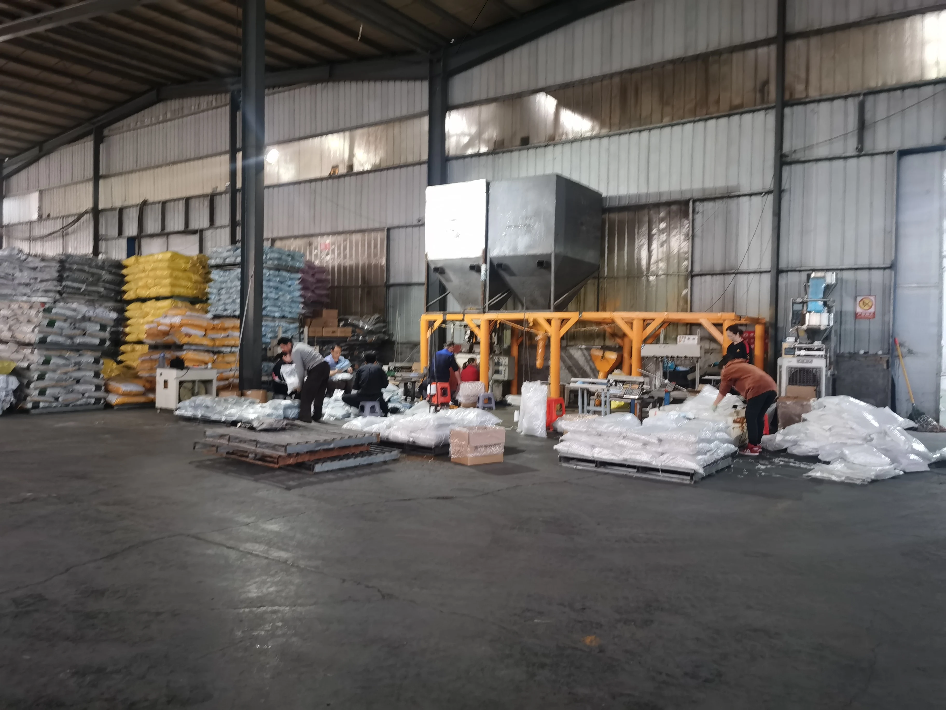 Oem Odm Chinese Low Price Pet Food Crispy Beef Flavor 18% Protein Content Adult Dog Food the royal household dog food