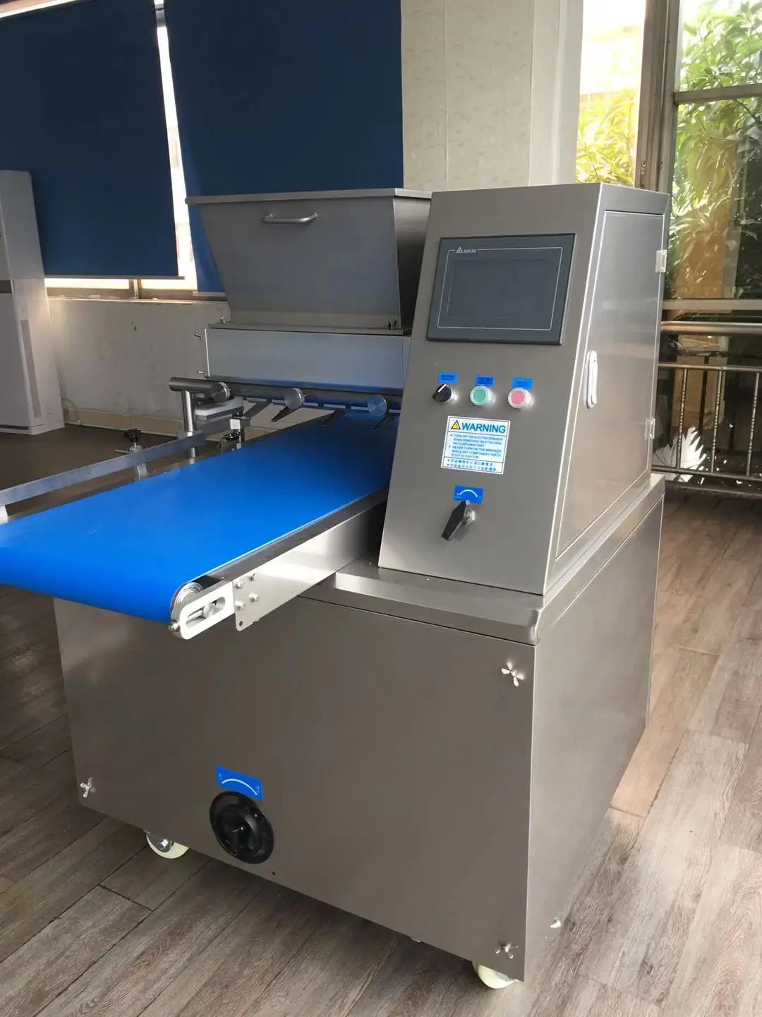 Huide Industrial Biscuit Maker Line Cookie Production Line Bakery Biscuit Equipment Macaron Cookie Making Machine