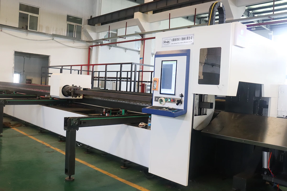 New Type Laser Pipe Cutting Machine 12000W for 13m Tube Cutting
