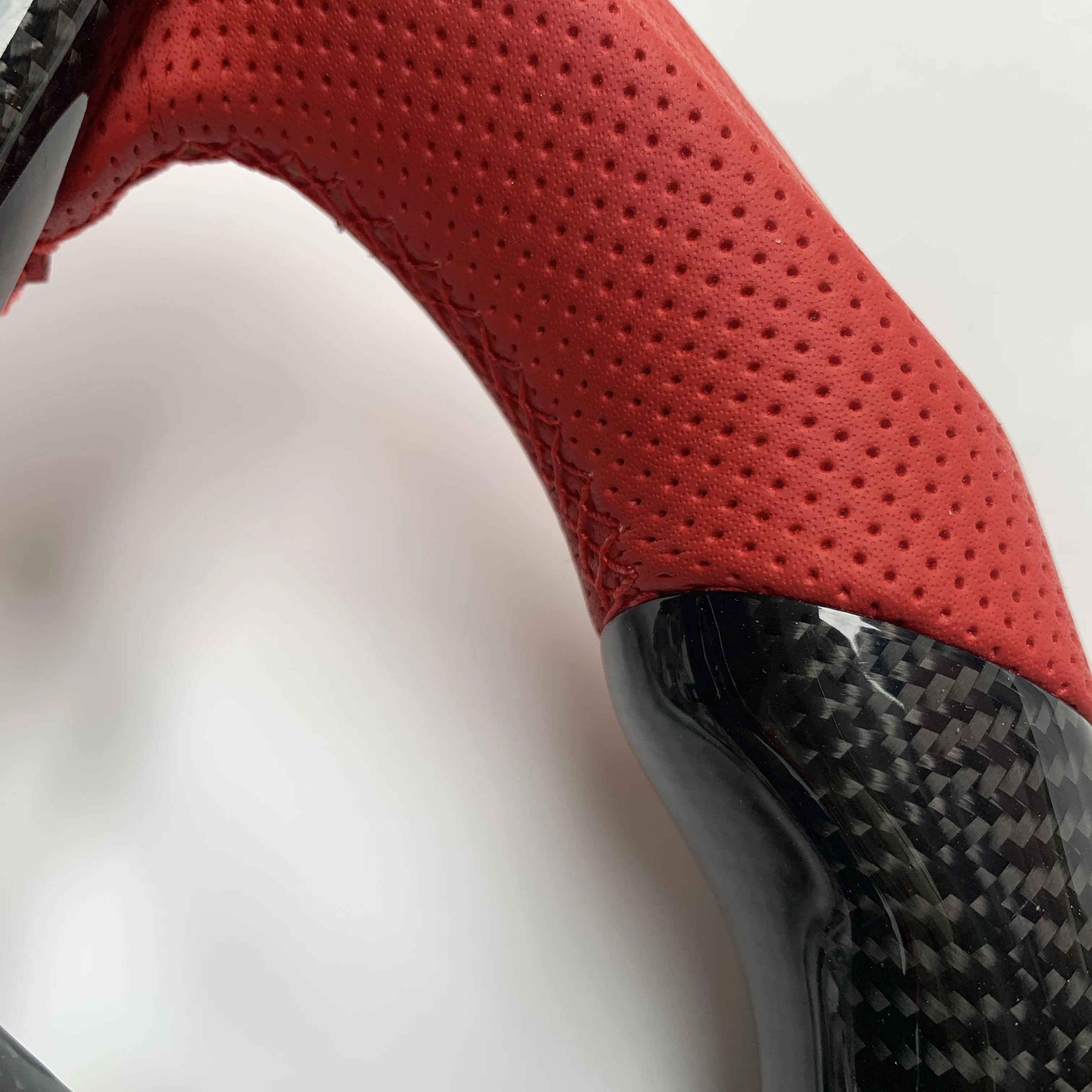 New design gtr r35 steering wheel carbon fiber with red perforated leather LED light carbon trim