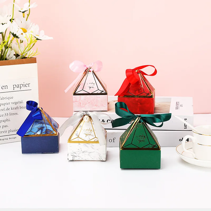 wholesale price luxury pyramidal shape wedding favour candy box with pearl and ribbon deco